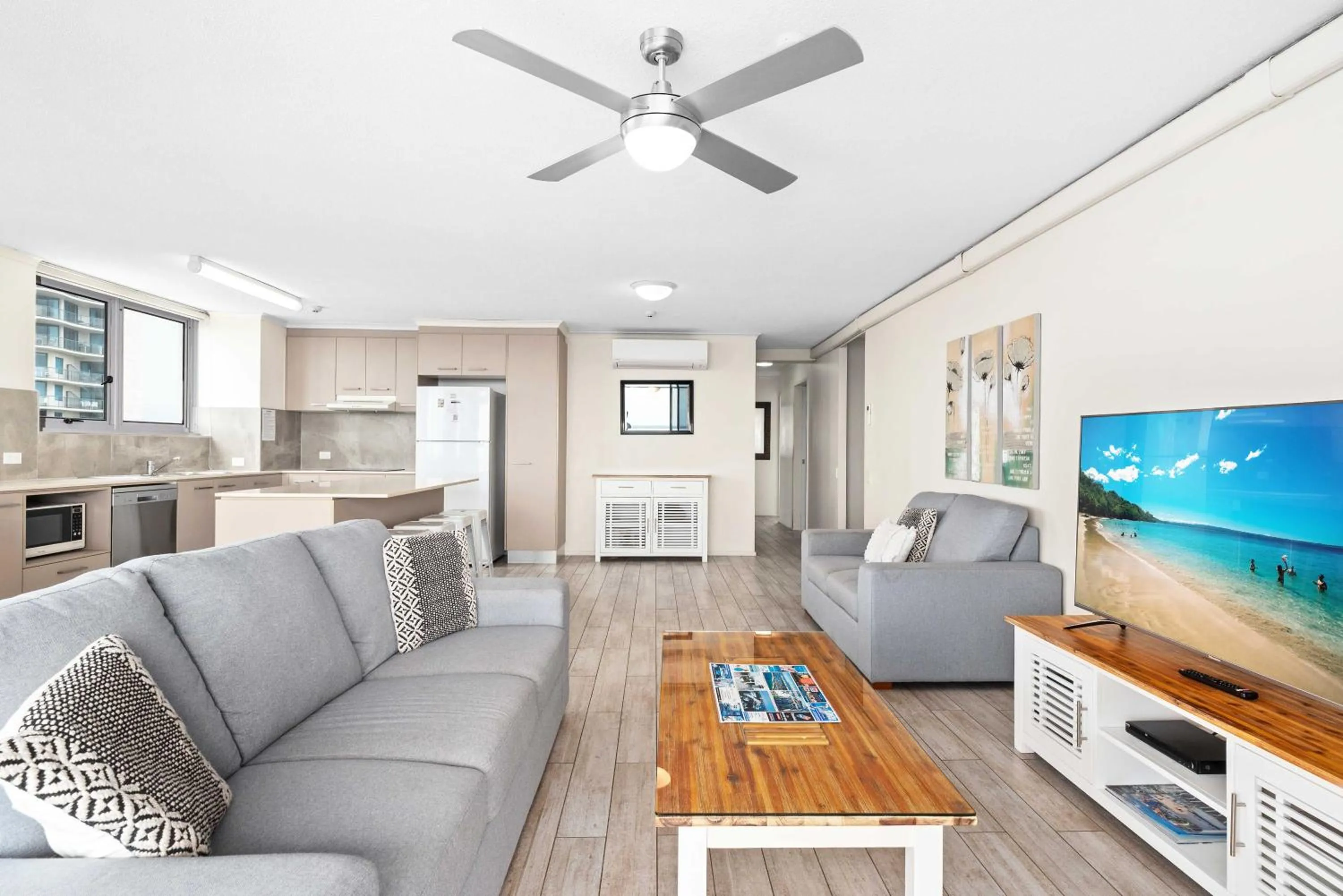 Kitchen or kitchenette in Northwind Beachfront Apartments