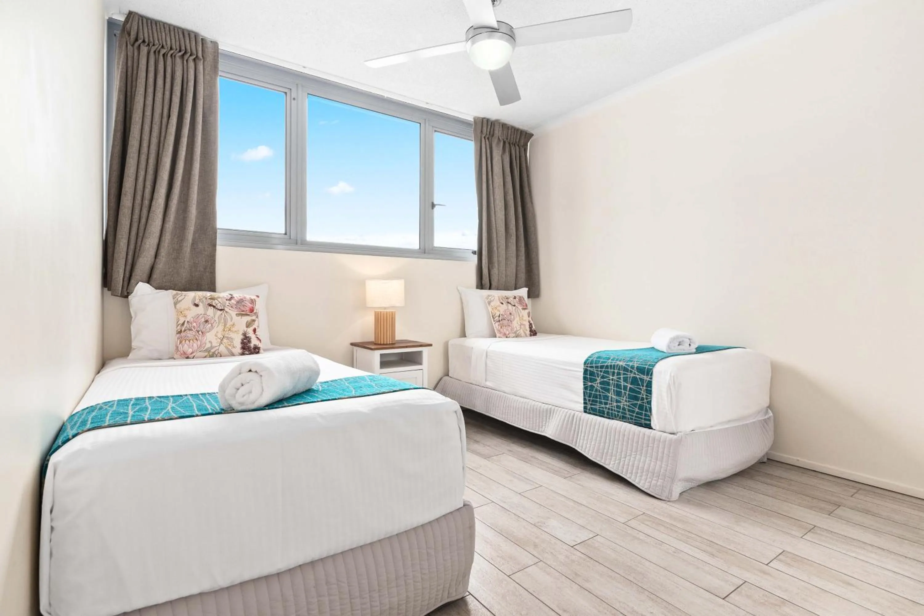 Bedroom, Bed in Northwind Beachfront Apartments