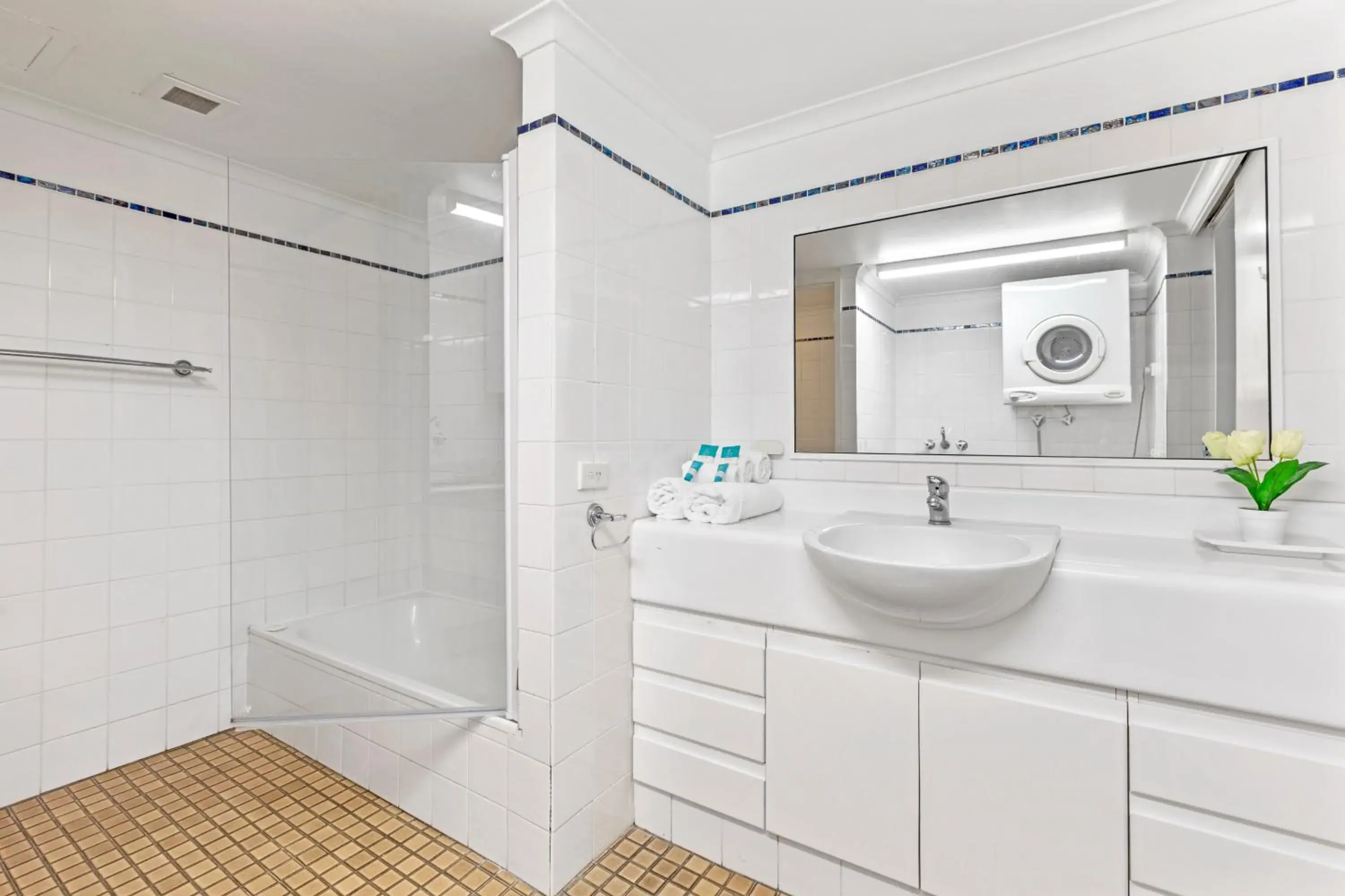 Economy Two Bedroom in Northwind Beachfront Apartments Economy Two Bedroom in Northwind Beachfront Apartments