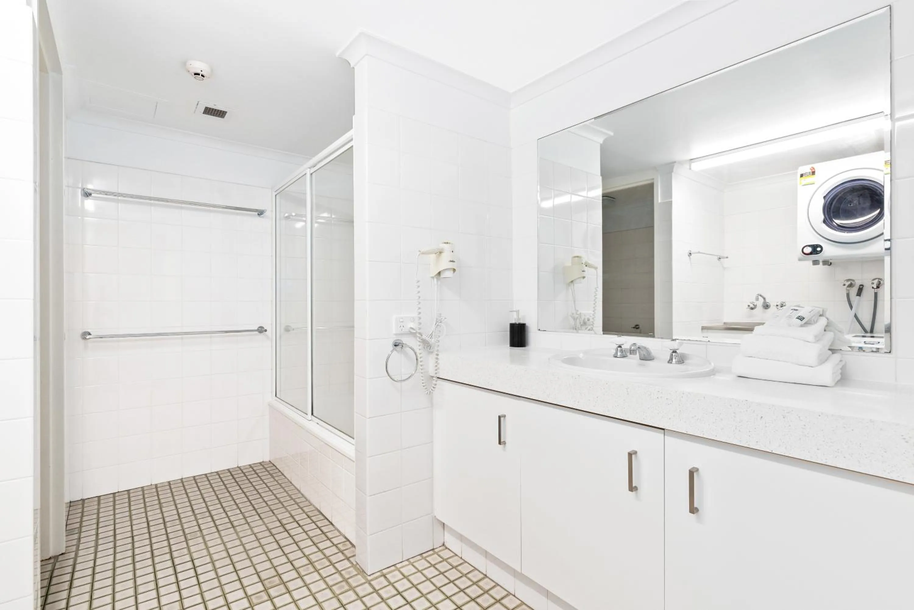 Shower in Northwind Beachfront Apartments