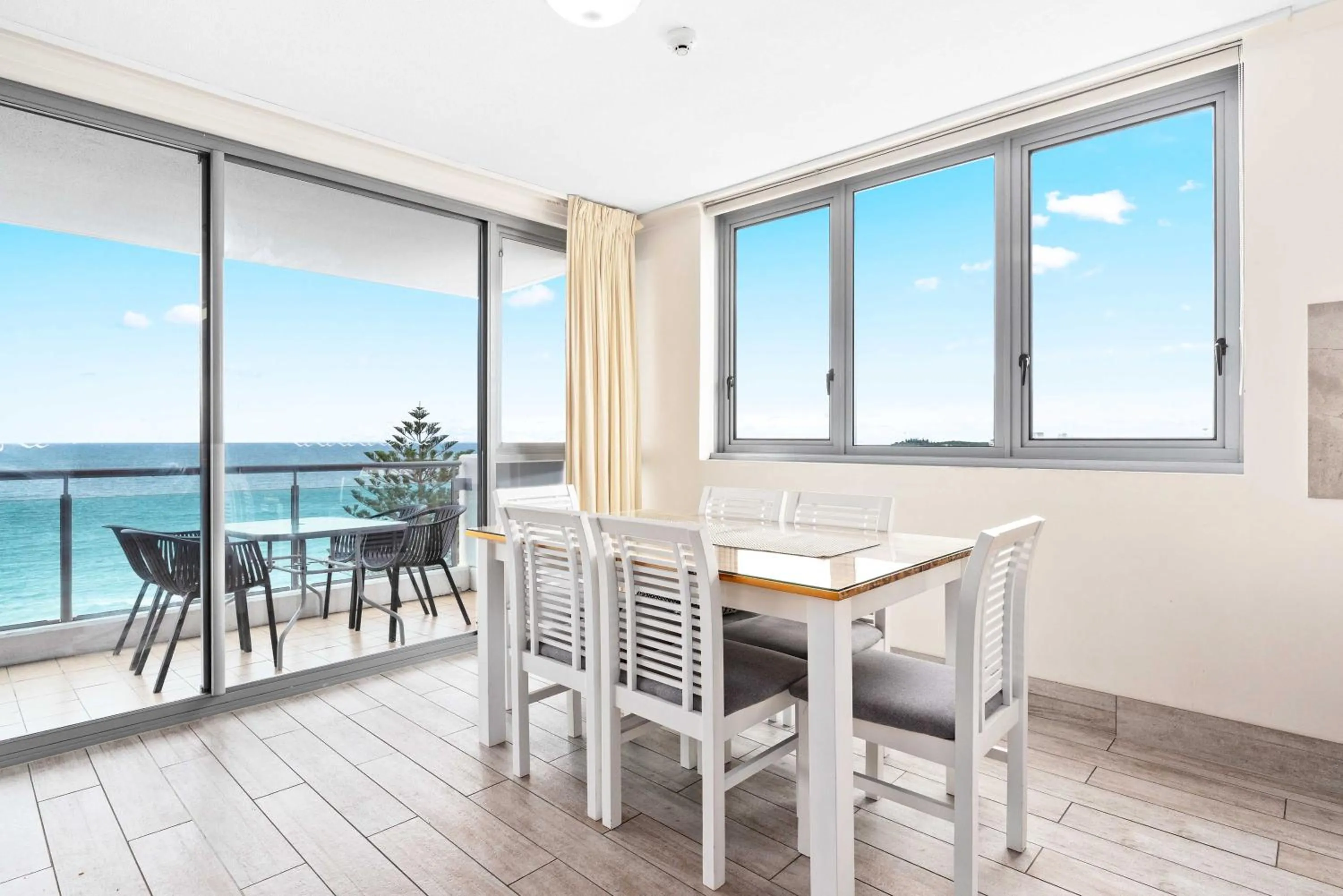 Seating area in Northwind Beachfront Apartments