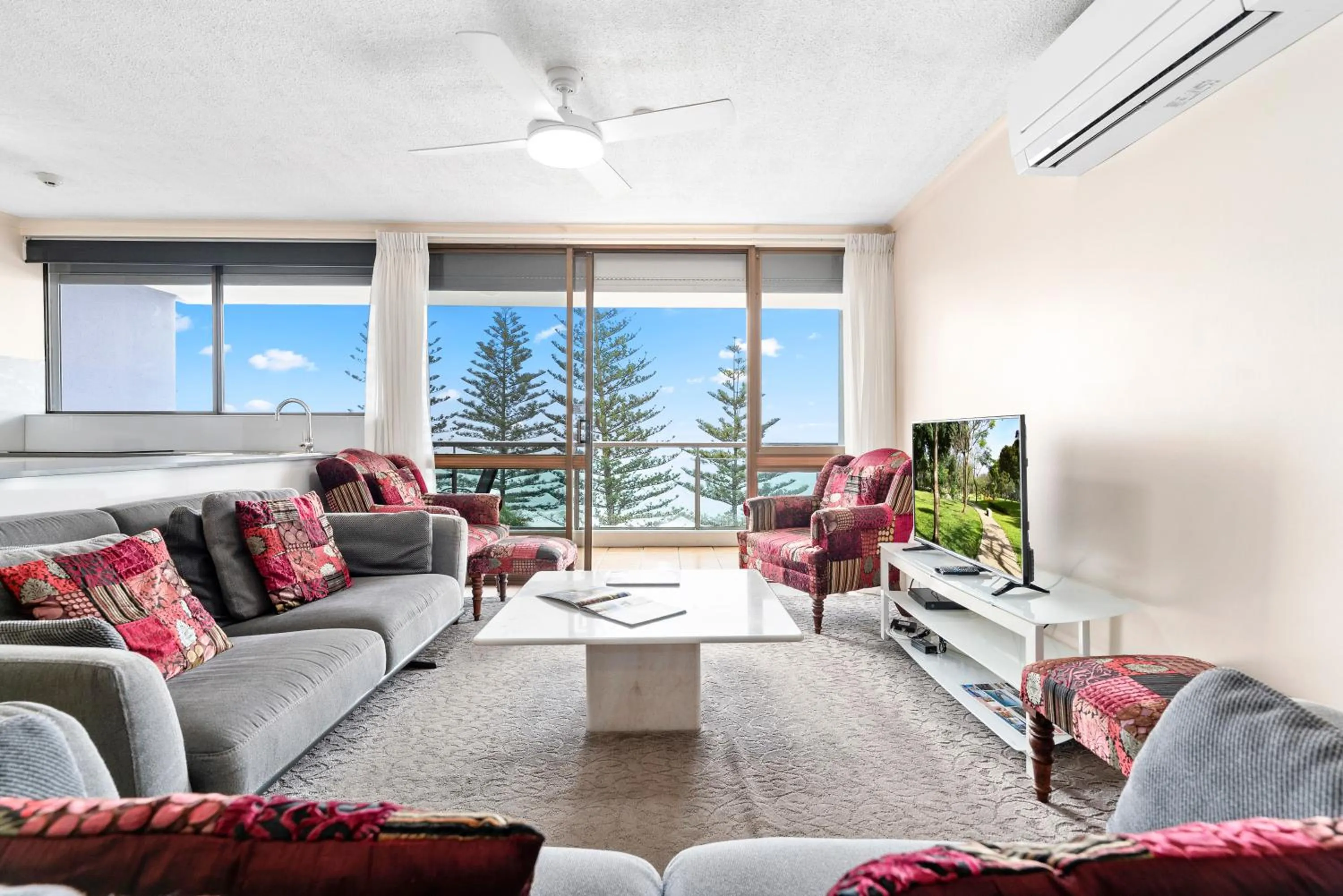 TV and multimedia in Northwind Beachfront Apartments