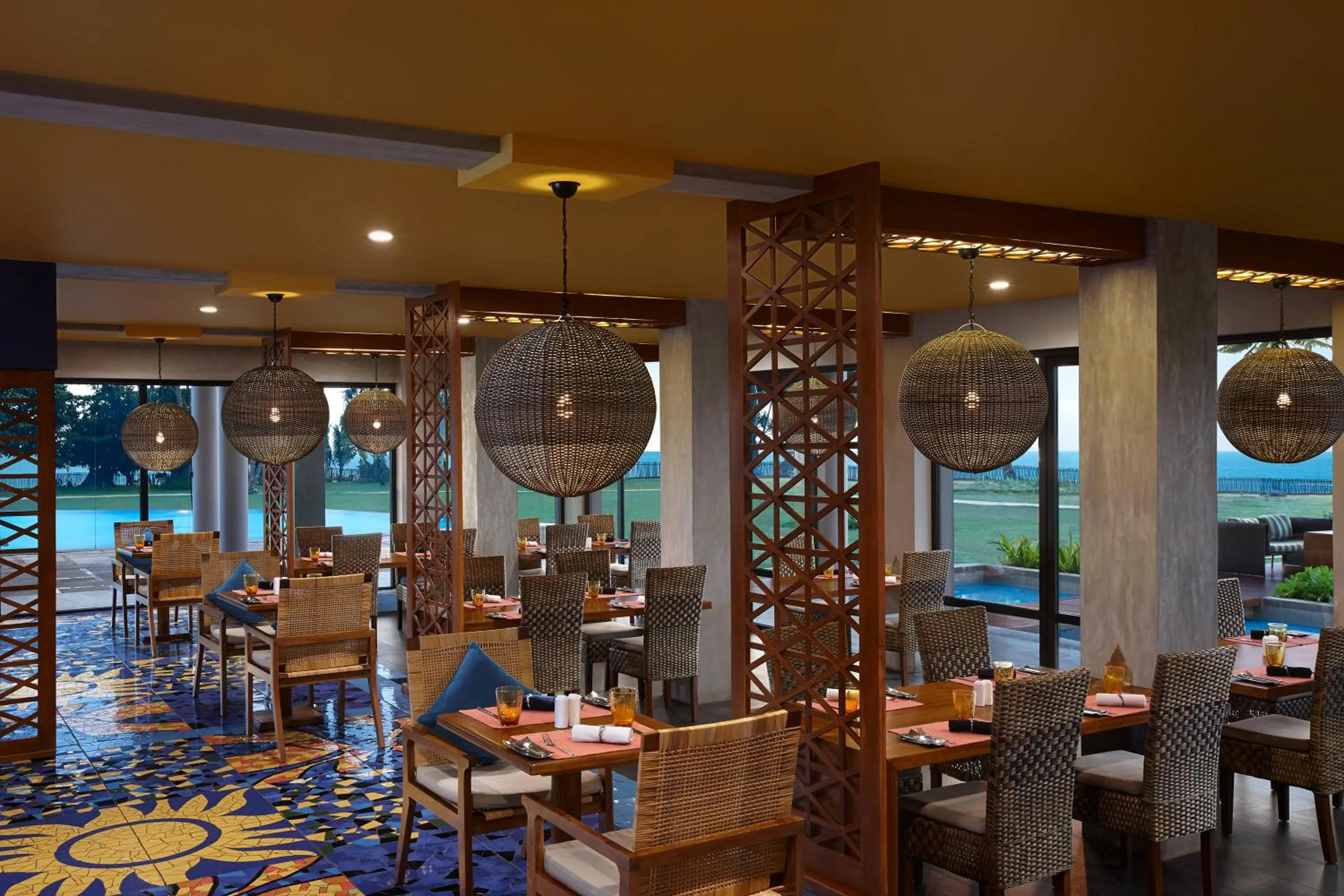 Restaurant/places to eat in Cinnamon Bey Beruwala