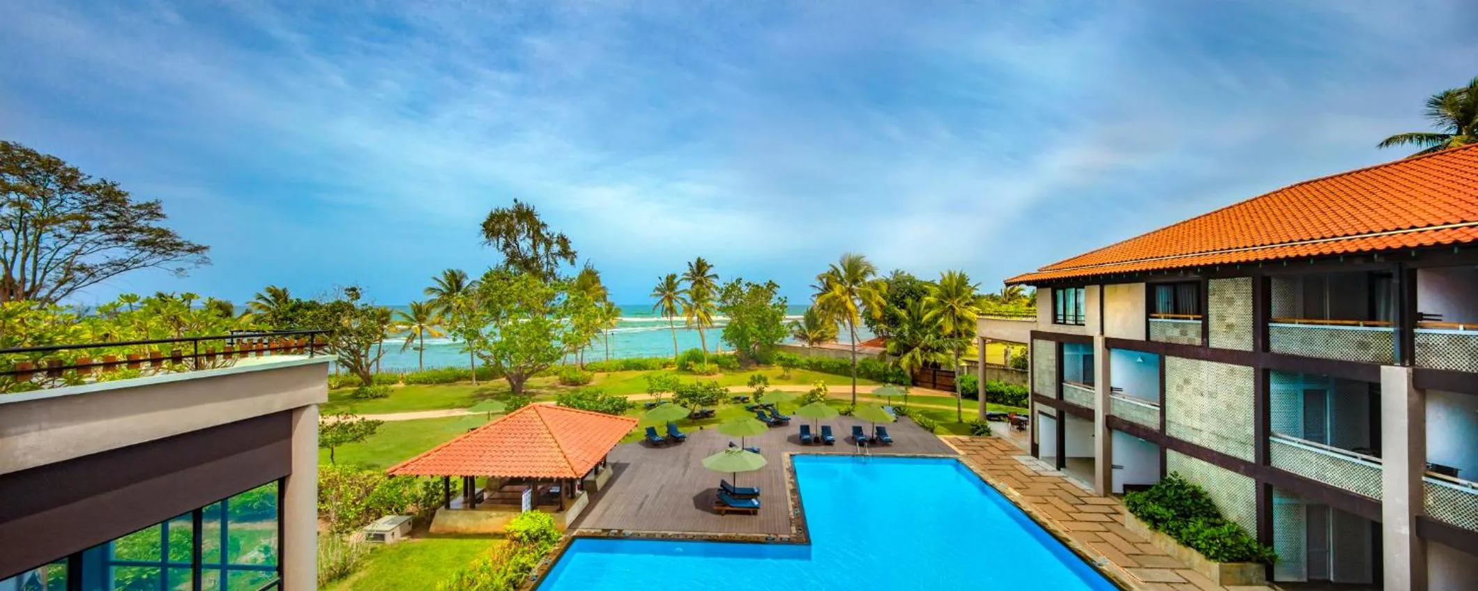 Swimming pool in Cinnamon Bey Beruwala