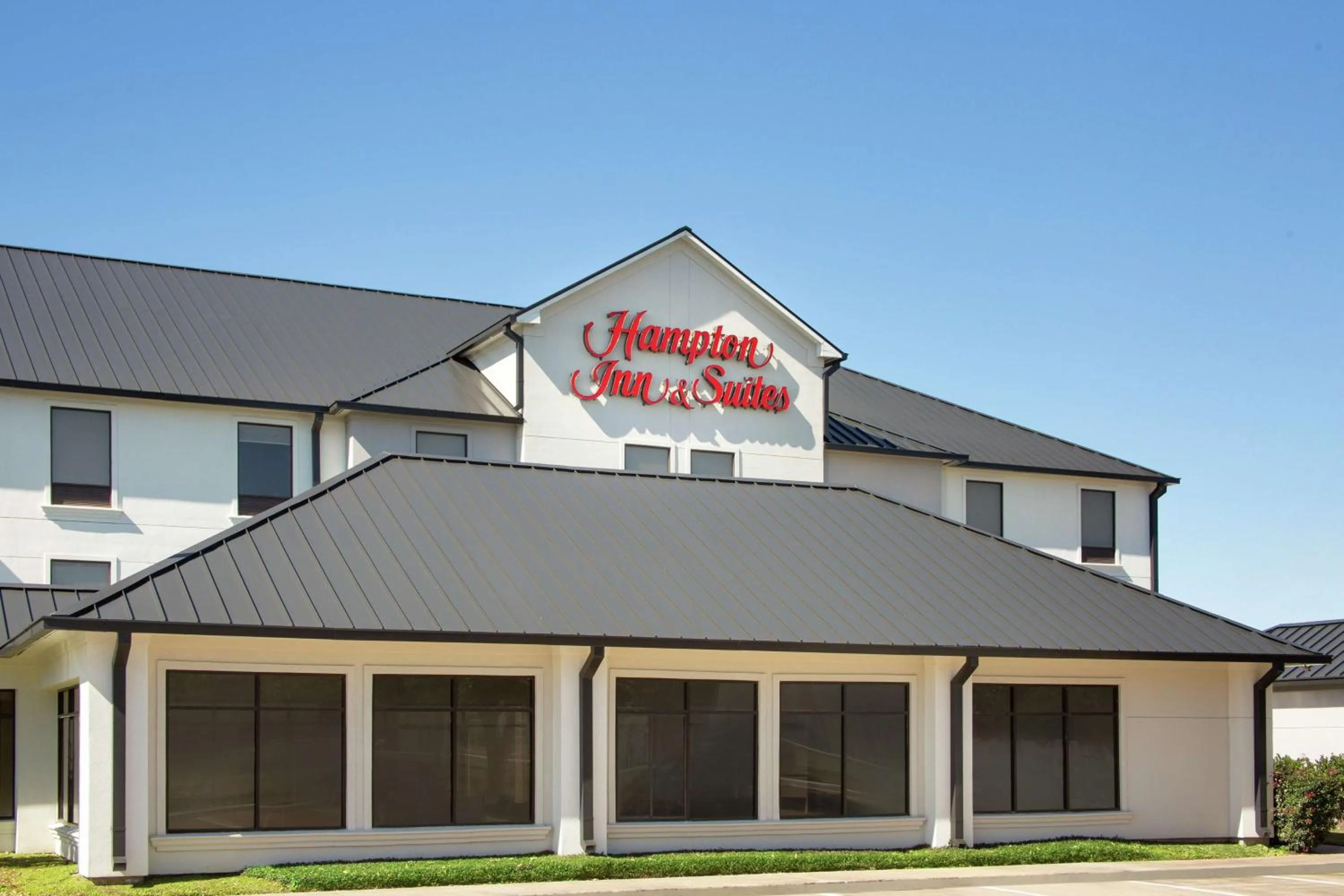 Property building in Hampton Inn & Suites Houston-Cypress Station