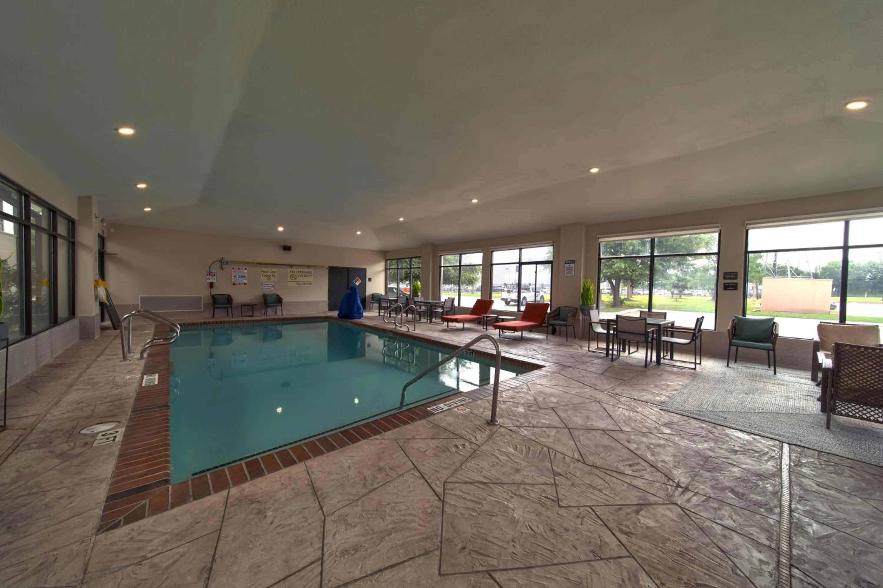 Swimming pool in Hampton Inn & Suites Houston-Cypress Station