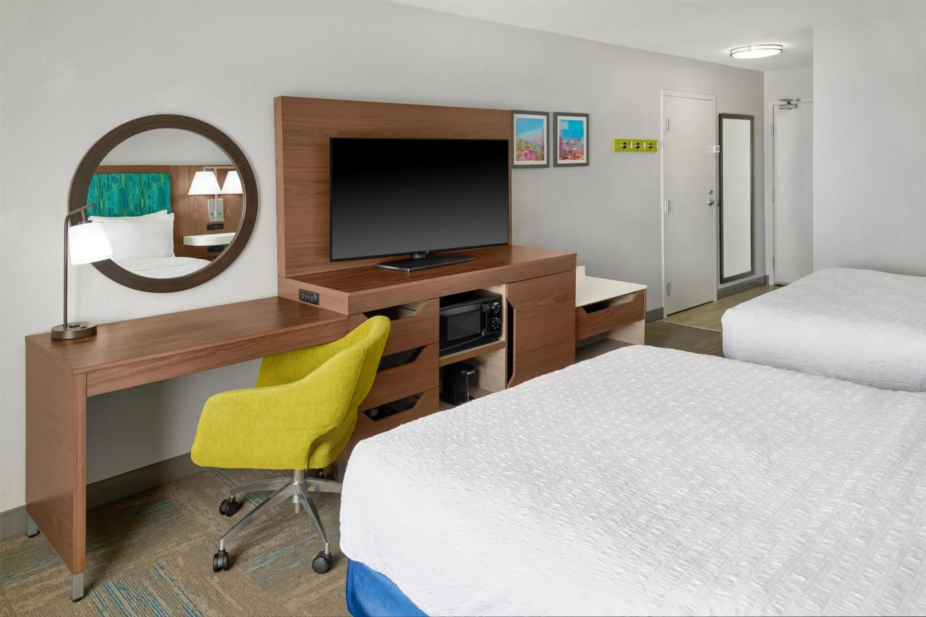 Room with Two Queen Beds - Non-Smoking in Hampton Inn Kansas City The Legends Room with Two Queen Beds - Non-Smoking in Hampton Inn Kansas City The Legends