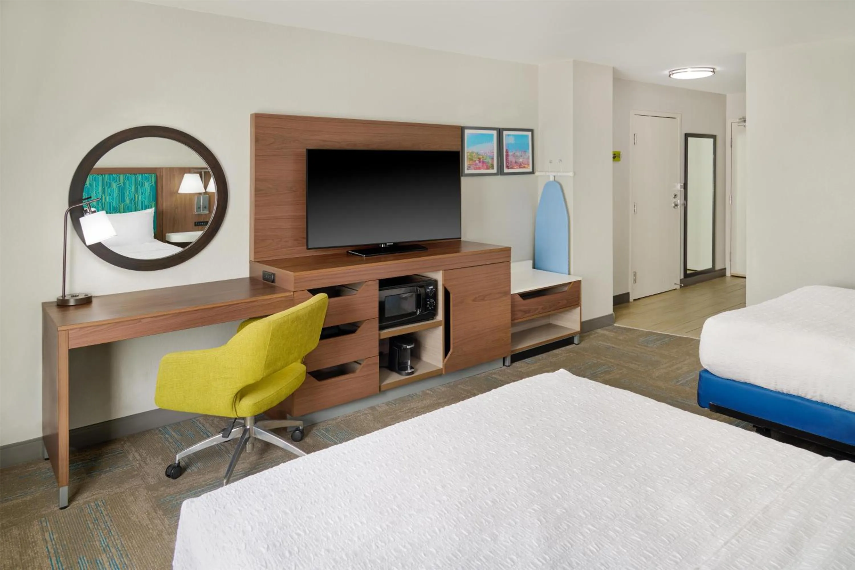 Bed in Hampton Inn Kansas City The Legends