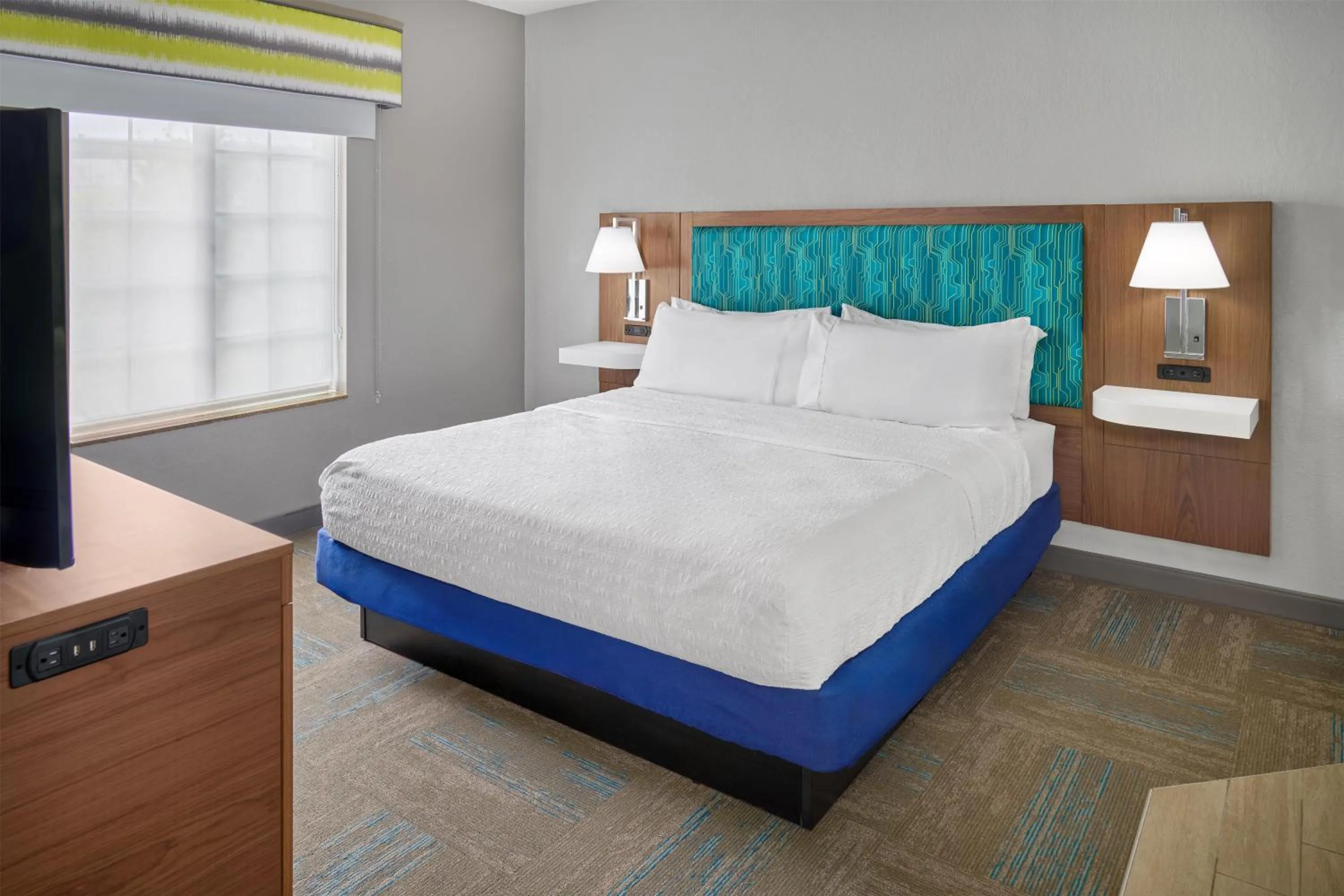 Bed in Hampton Inn Kansas City The Legends