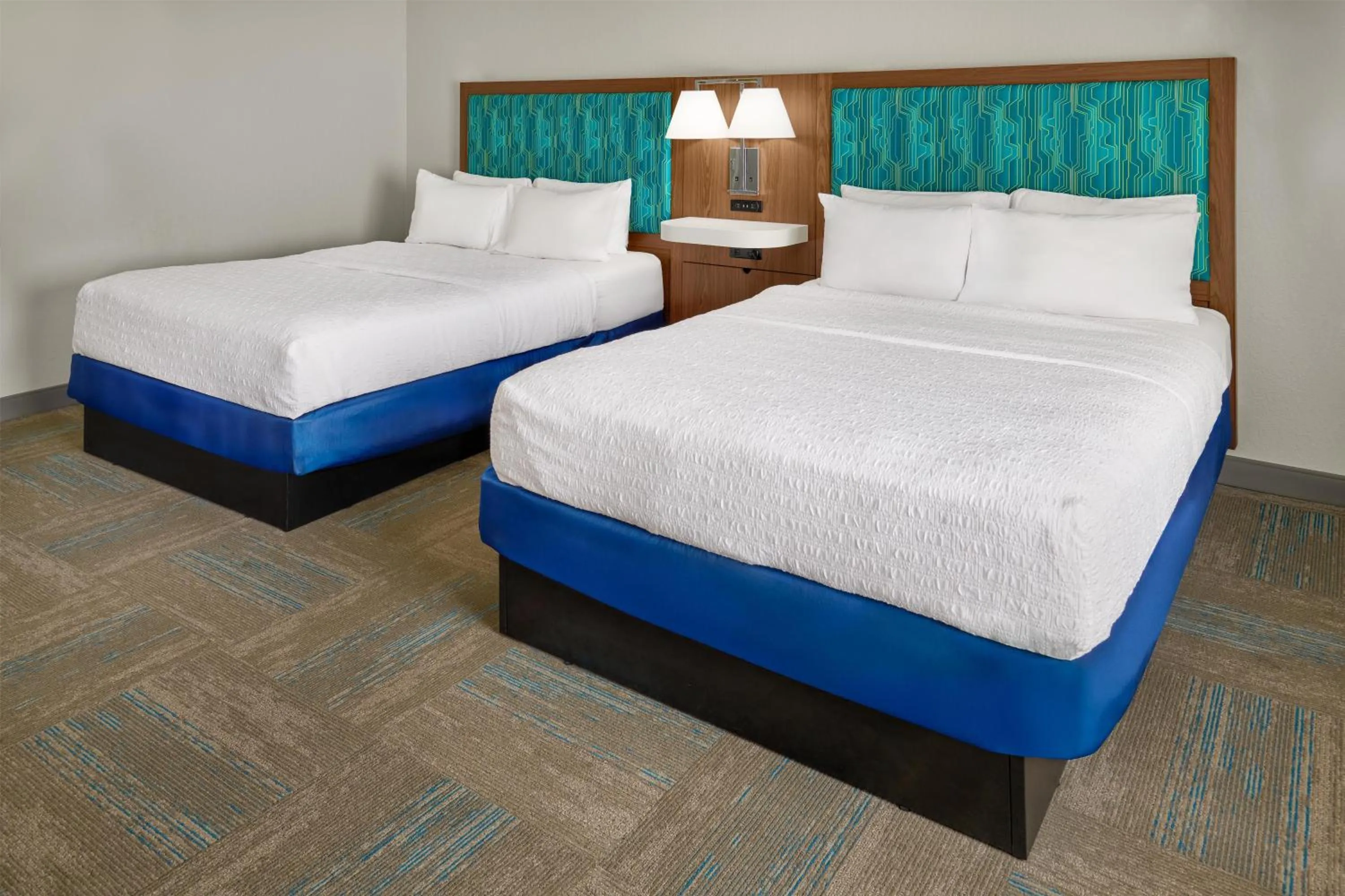 Bed in Hampton Inn Kansas City The Legends