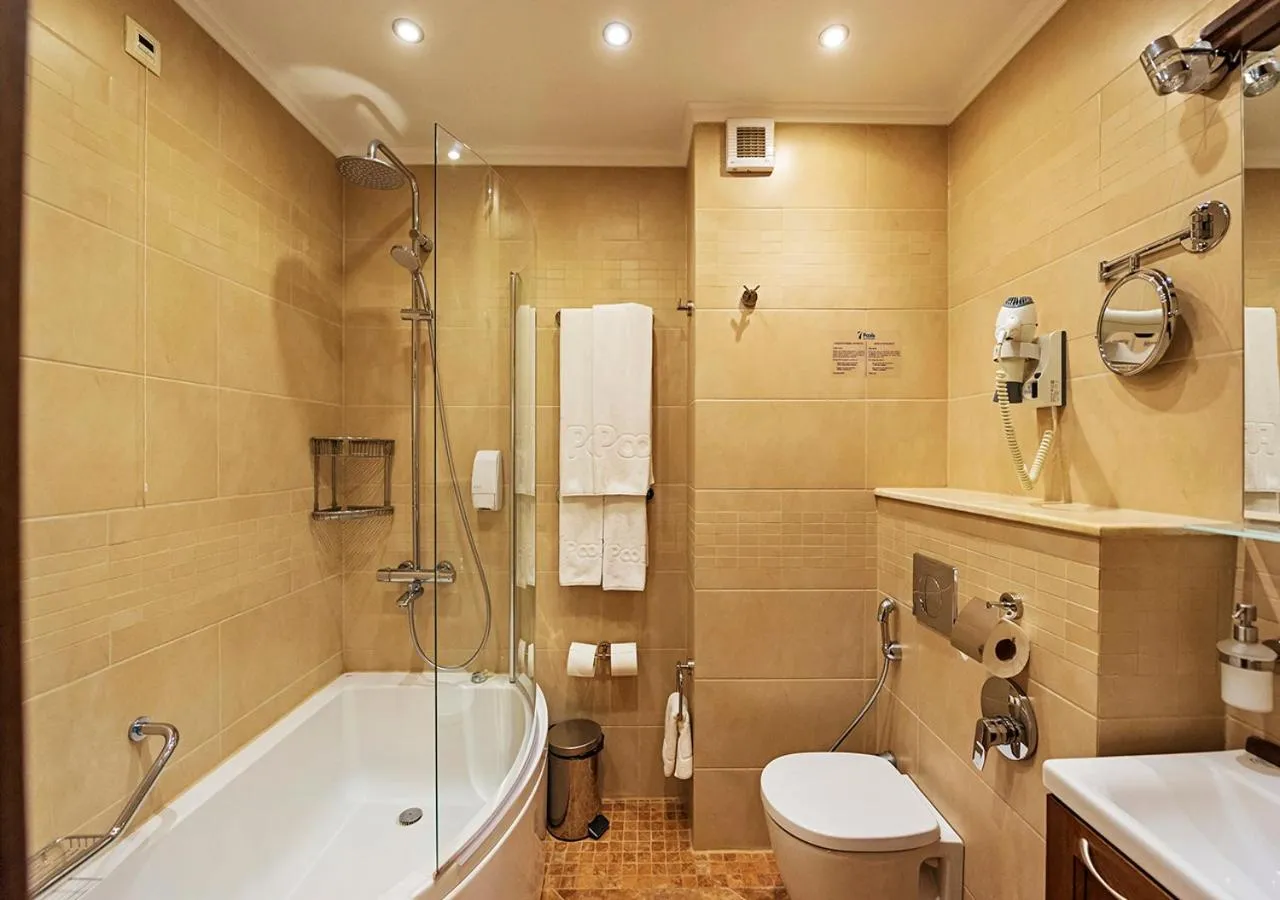 Shower in 7 Pools SPA Boutique Hotel