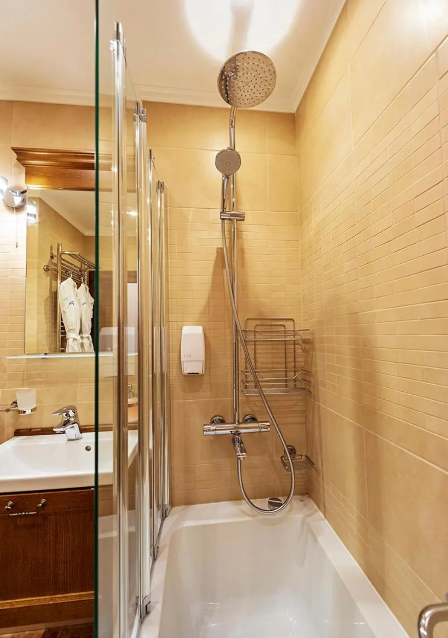 Bath in 7 Pools SPA Boutique Hotel