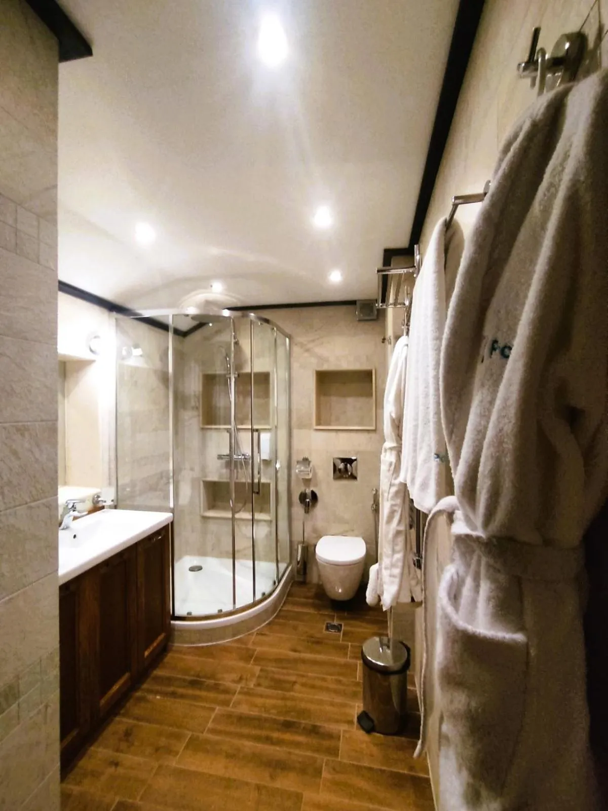 Shower in 7 Pools SPA Boutique Hotel