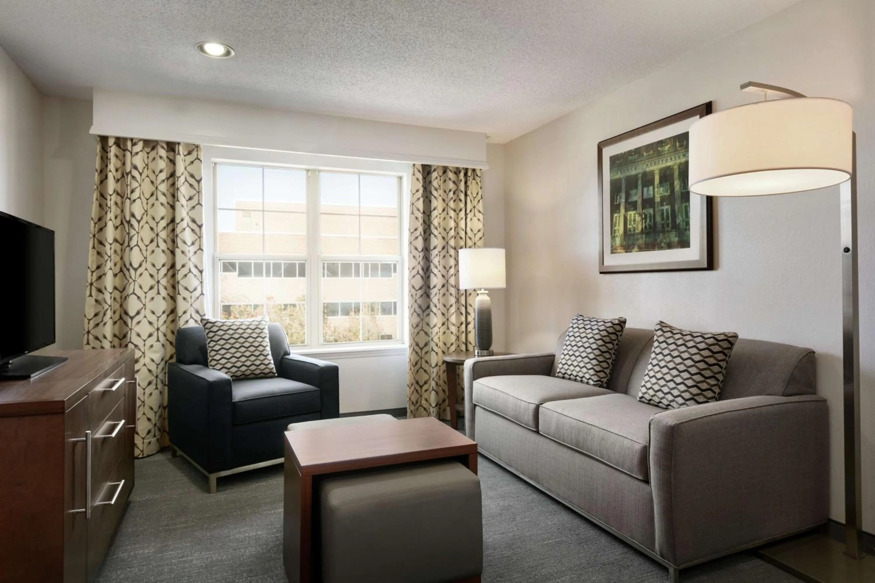 Living room in Homewood Suites by Hilton Kansas City Airport