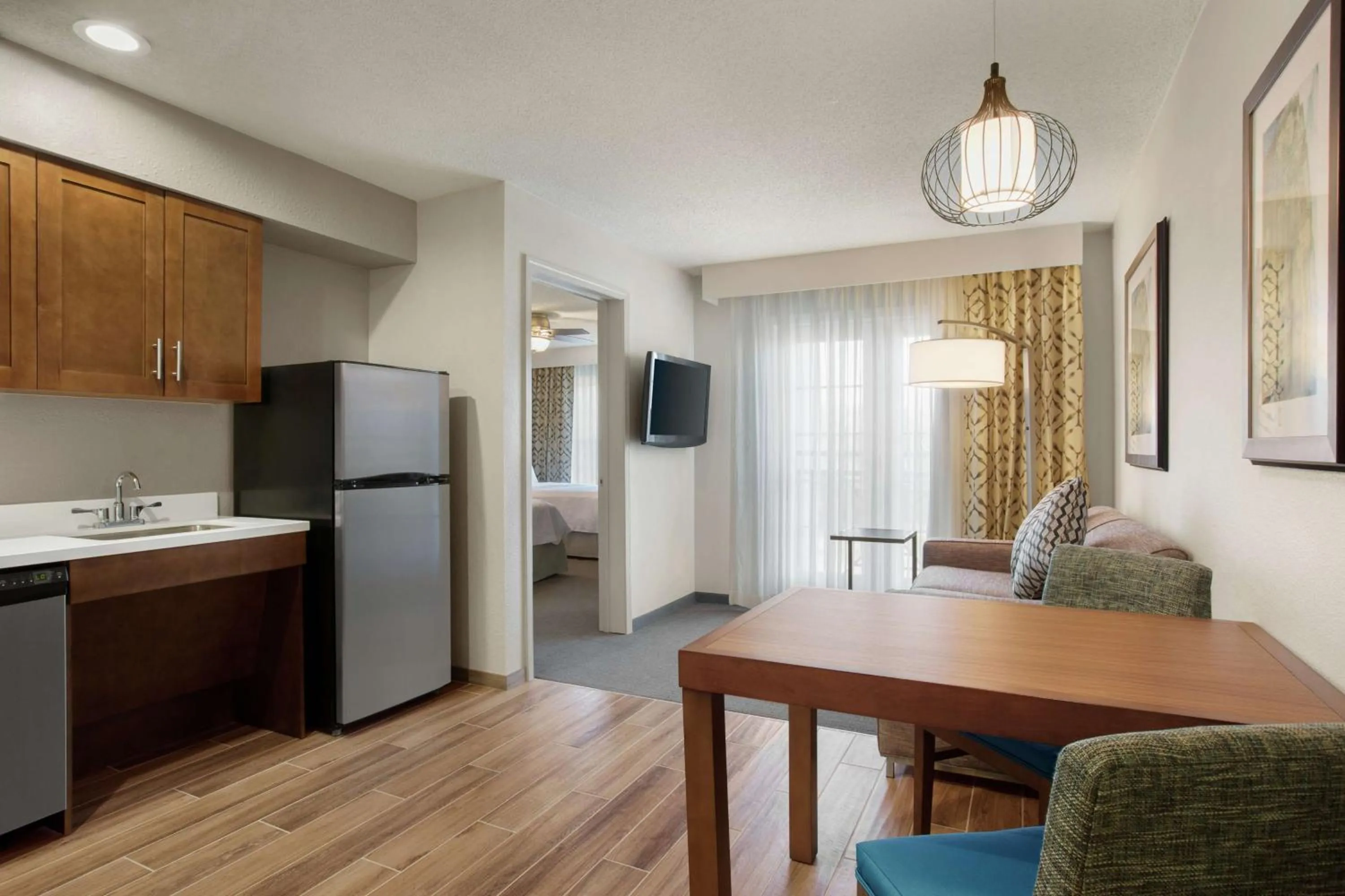 Bedroom in Homewood Suites by Hilton Kansas City Airport