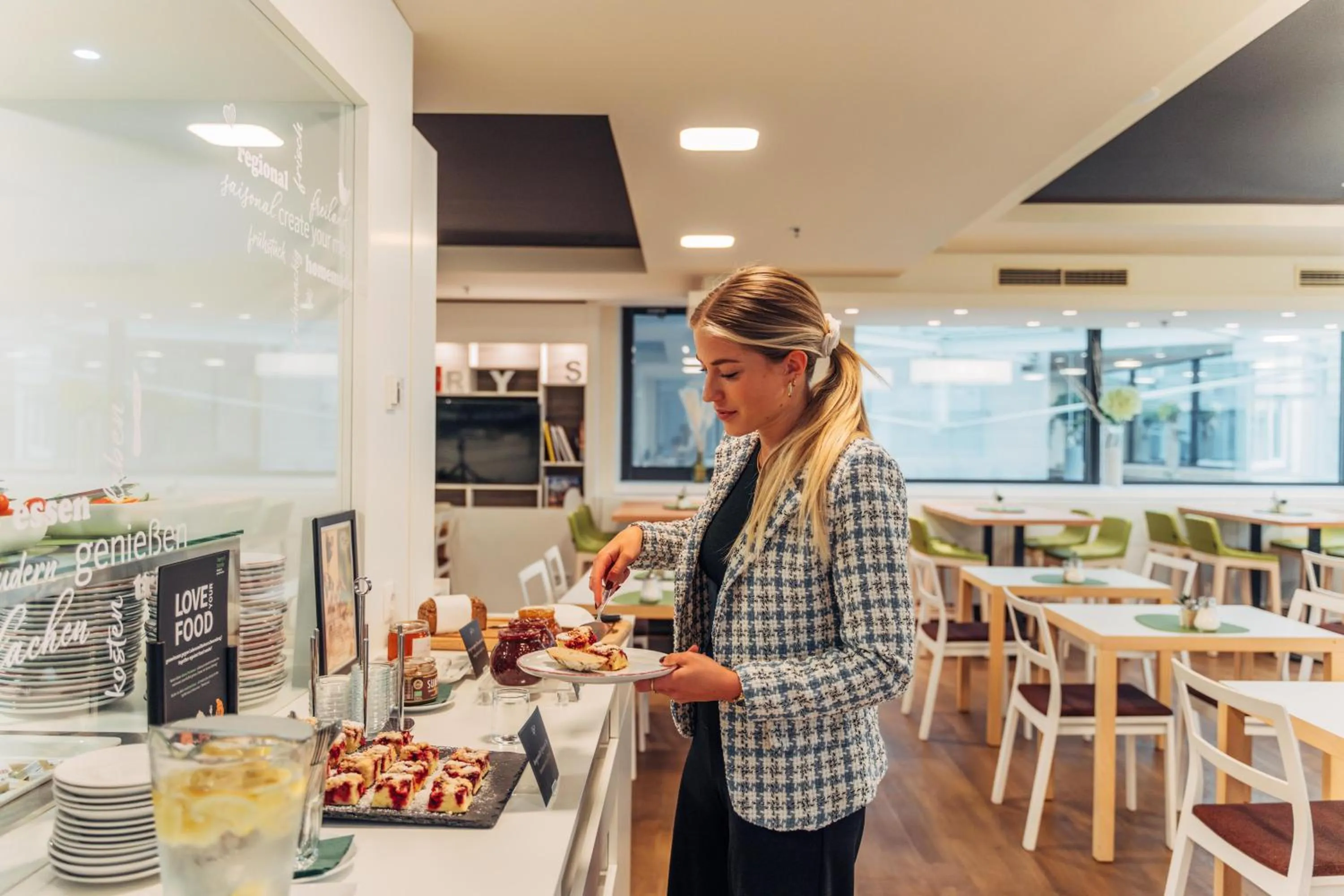 Restaurant/places to eat in harry's home Wien hotel & apartments