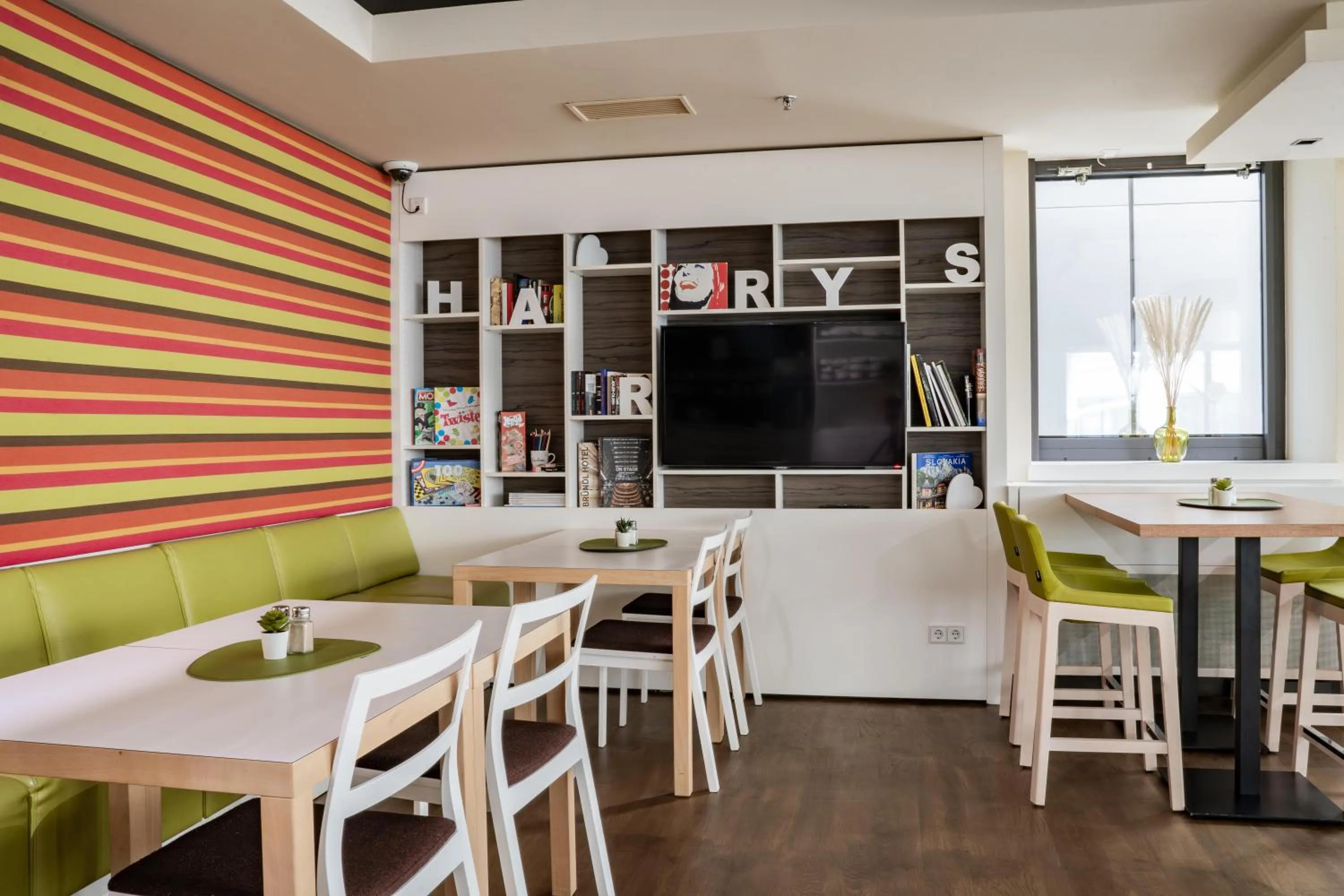 Restaurant/places to eat in harry's home Wien hotel & apartments