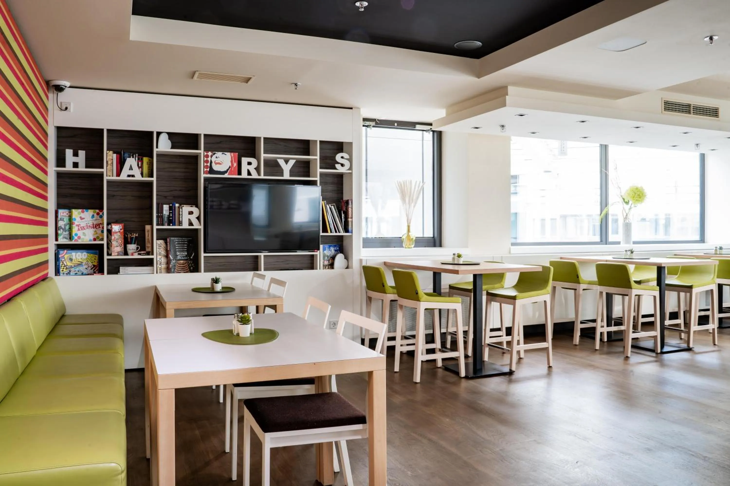 Restaurant/places to eat in harry's home Wien hotel & apartments