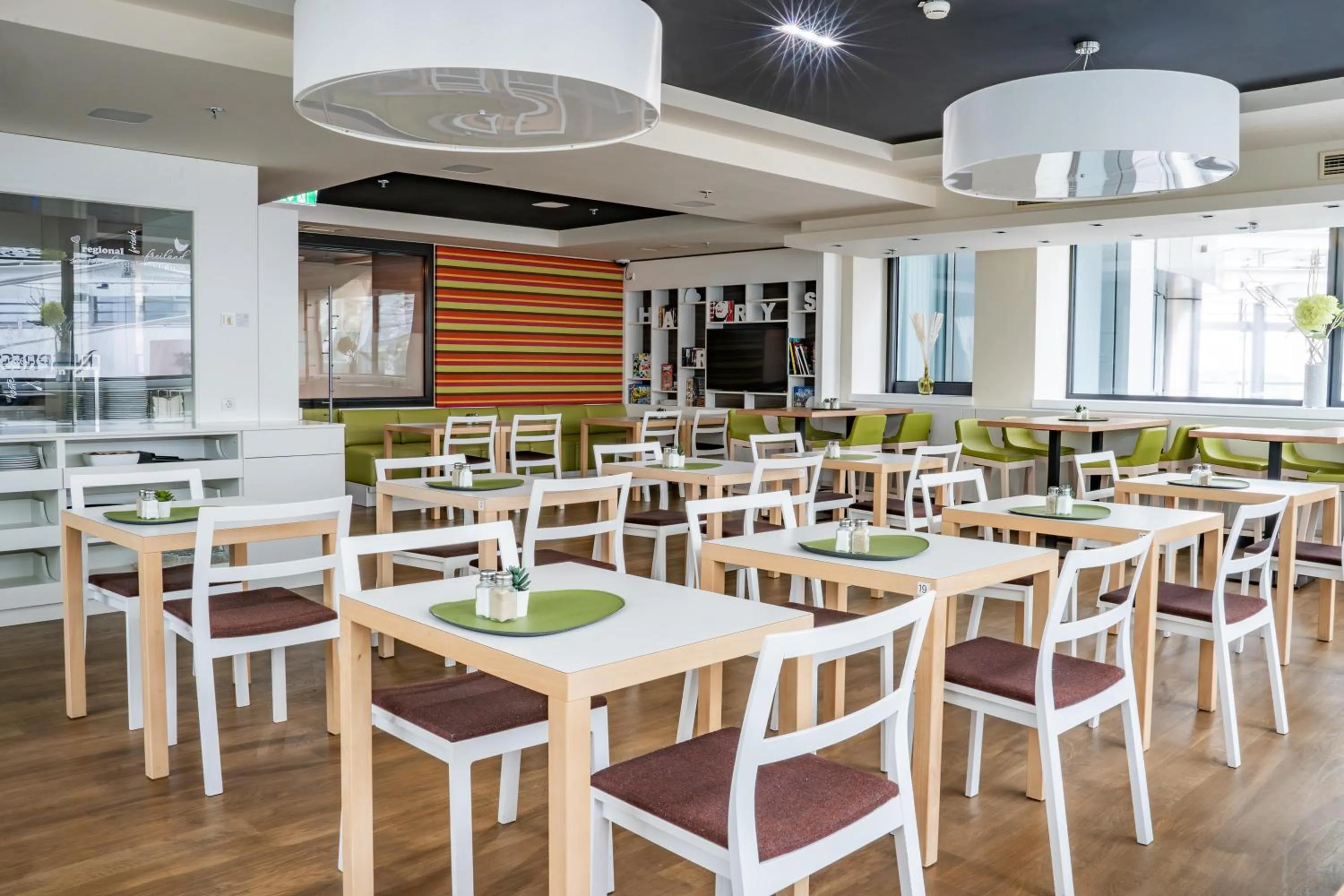 Restaurant/places to eat in harry's home Wien hotel & apartments