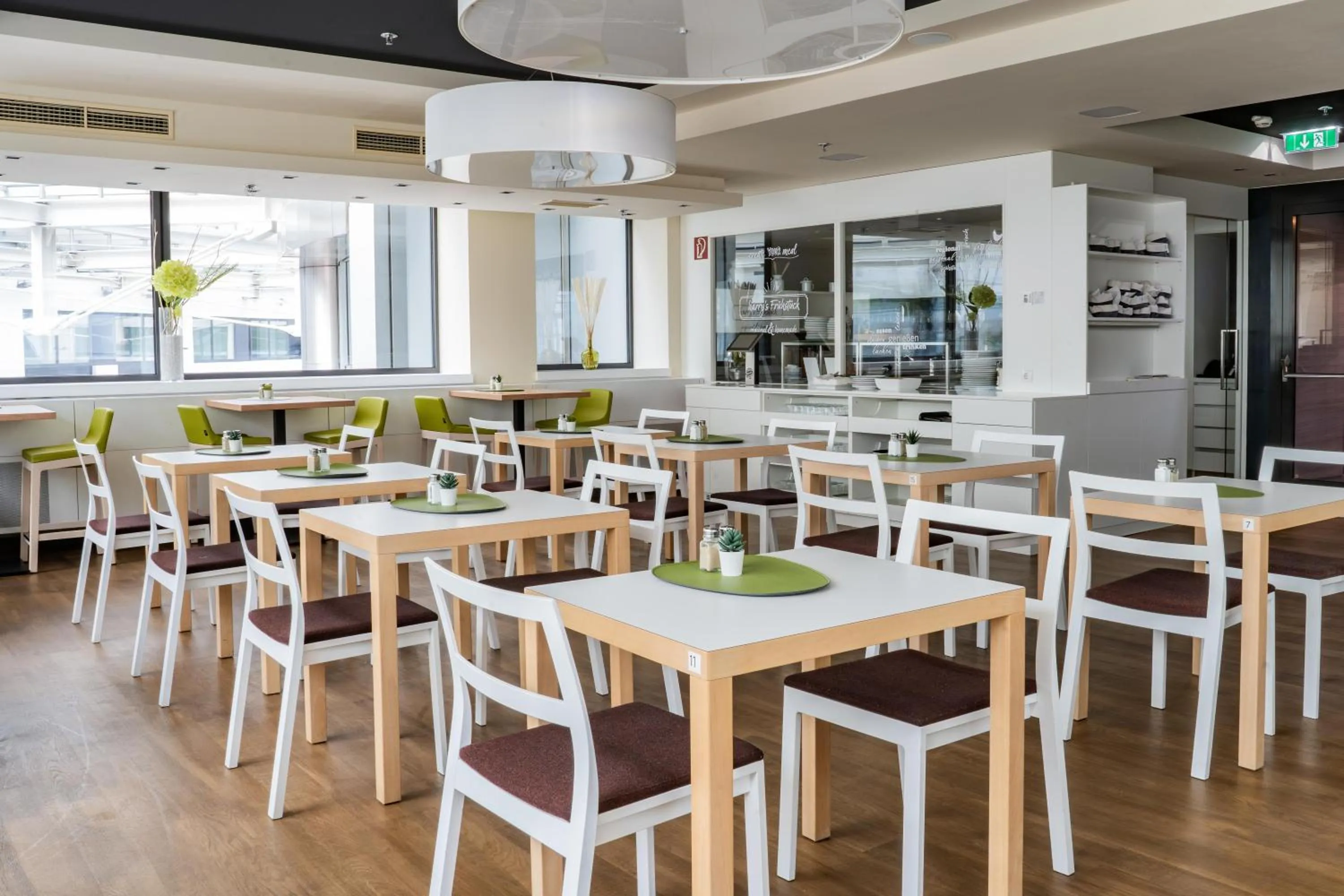 Restaurant/places to eat in harry's home Wien hotel & apartments