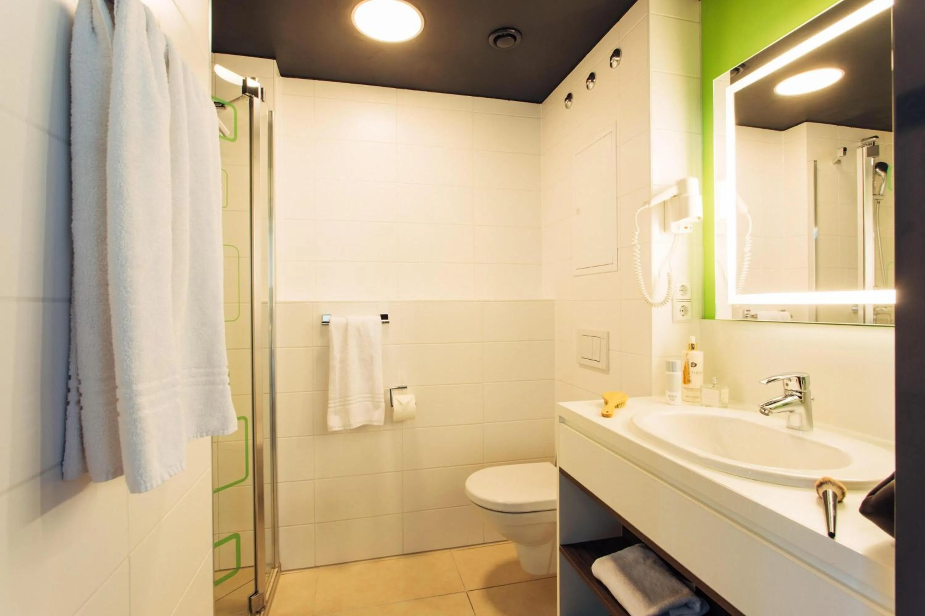 Bathroom in harry's home Wien hotel & apartments