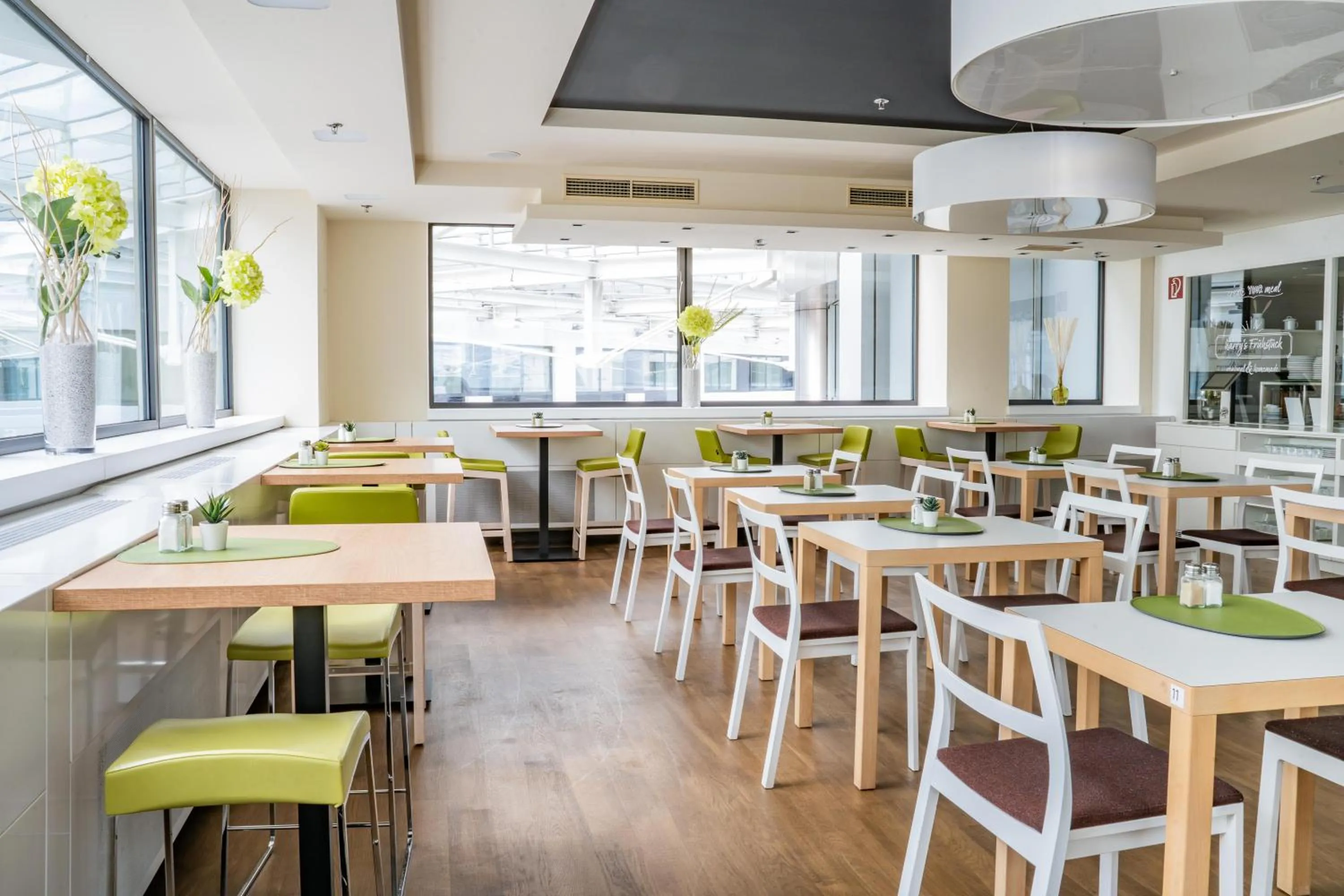 Restaurant/places to eat in harry's home Wien hotel & apartments