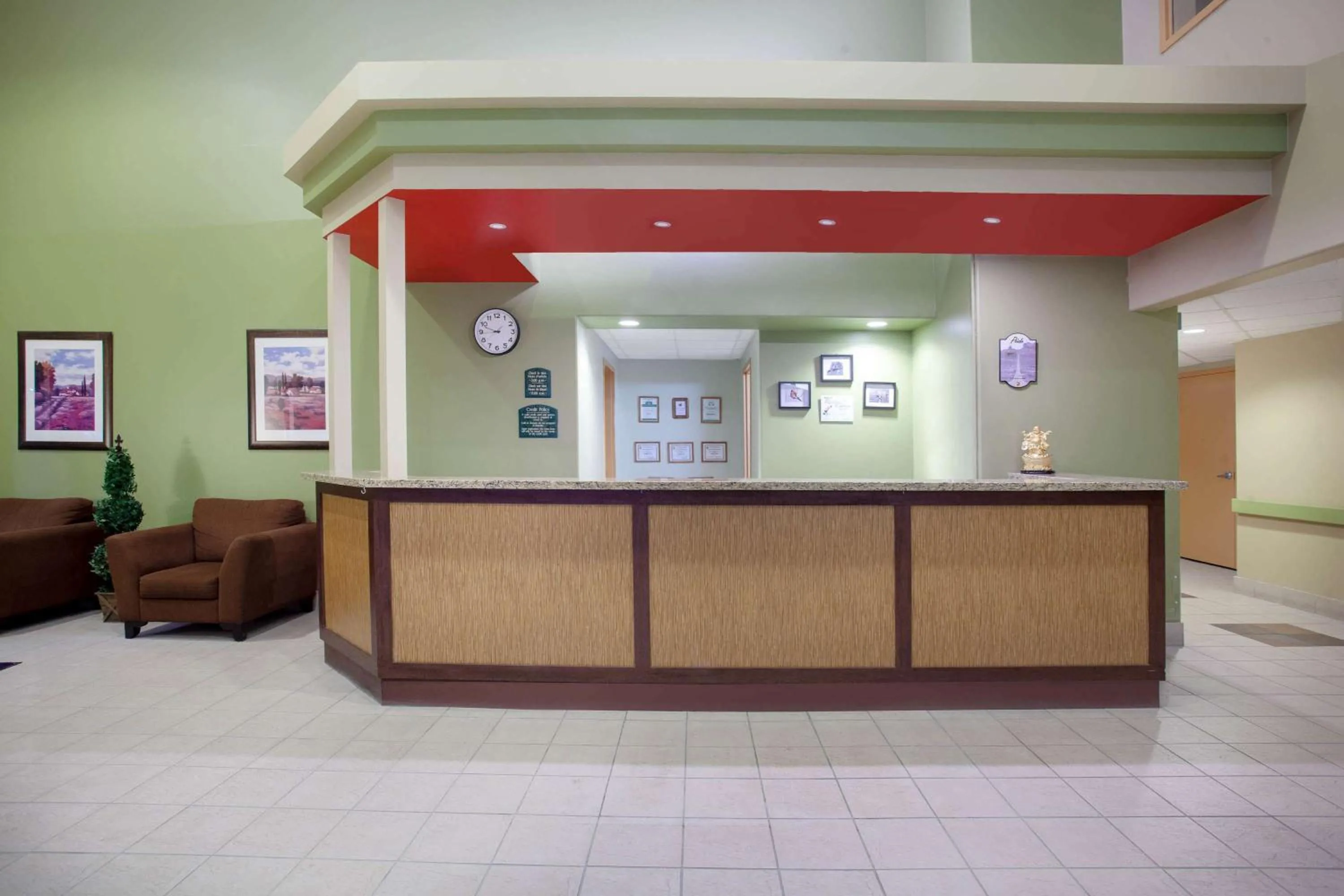 Lobby or reception in Super 8 by Wyndham Midland