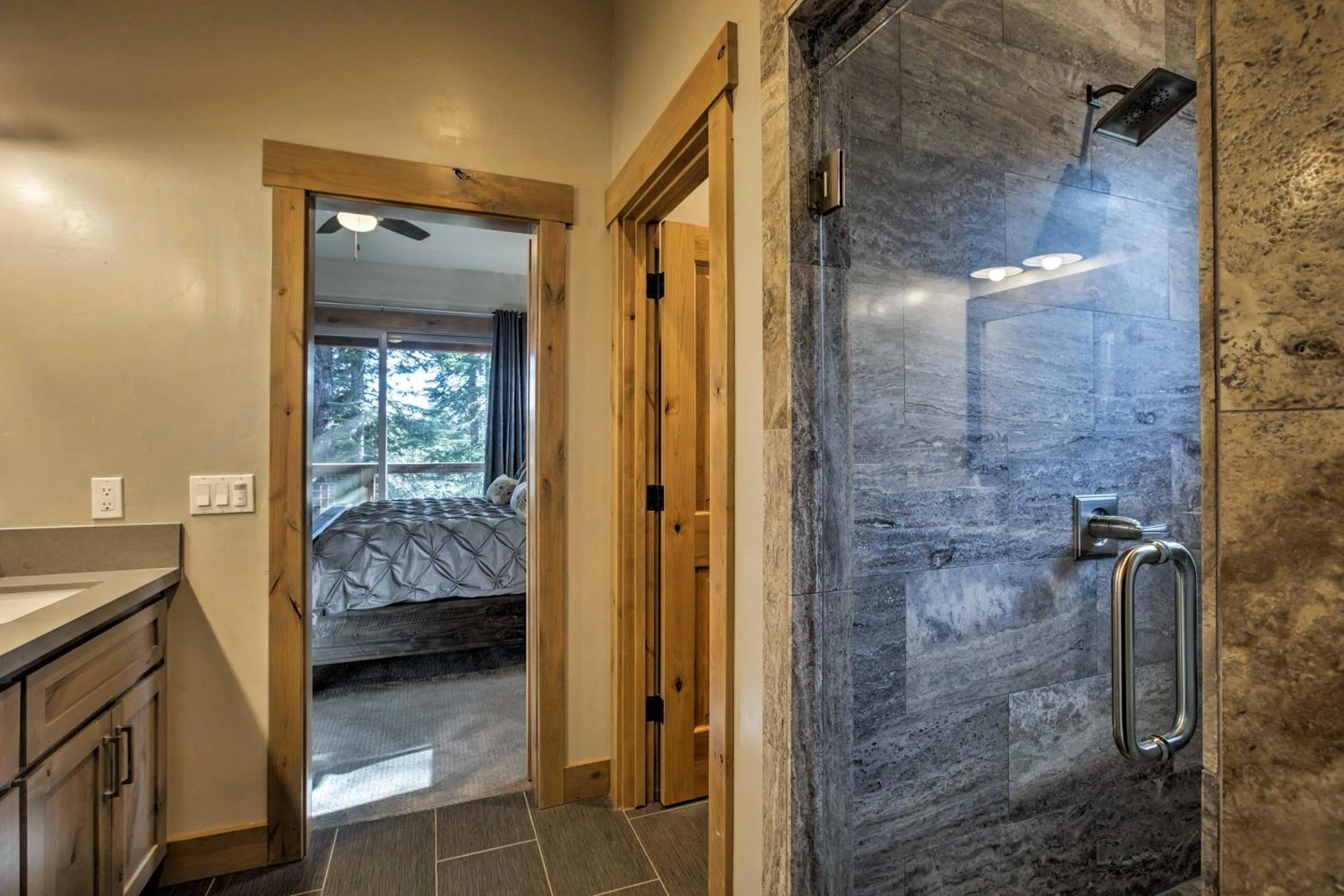 Bathroom in Saint Bernard - Luxurious Upscale Comfy Mountain Retreat Hot Tub Gas BBQ with Level 2 EV Connection