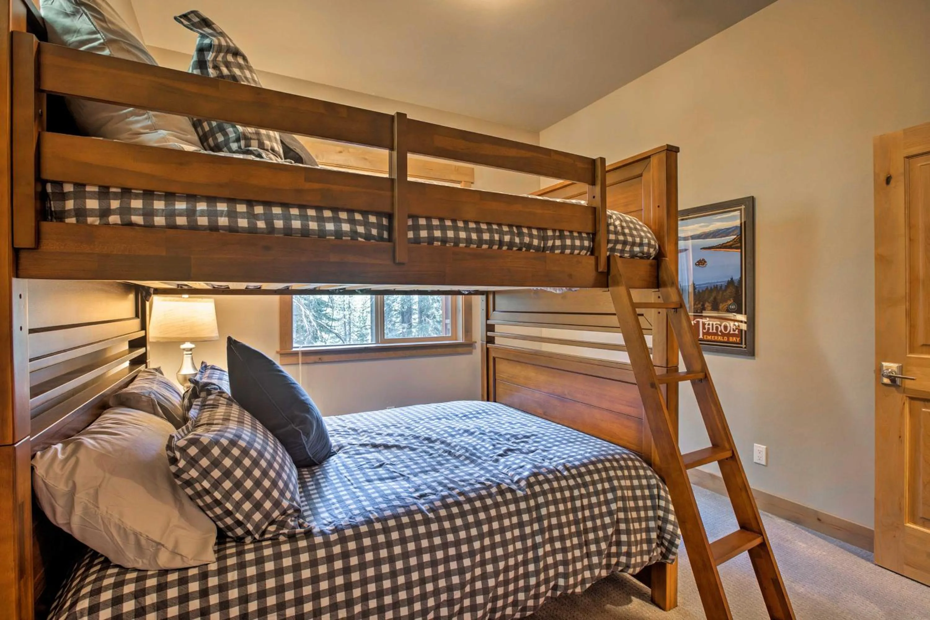 bunk bed, Bed in Saint Bernard - Luxurious Upscale Comfy Mountain Retreat Hot Tub Gas BBQ with Level 2 EV Connection