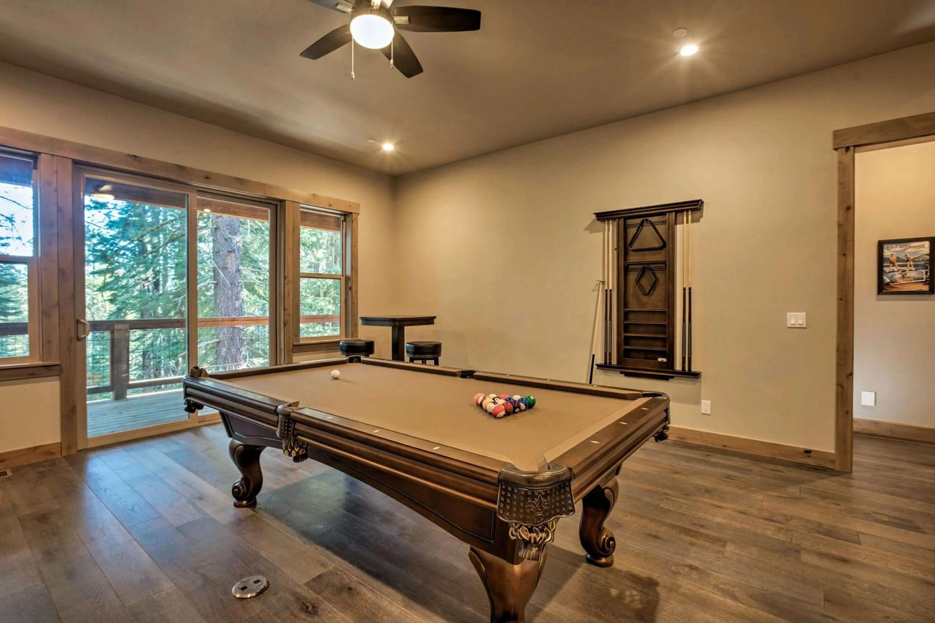 Billiard in Saint Bernard - Luxurious Upscale Comfy Mountain Retreat Hot Tub Gas BBQ with Level 2 EV Connection
