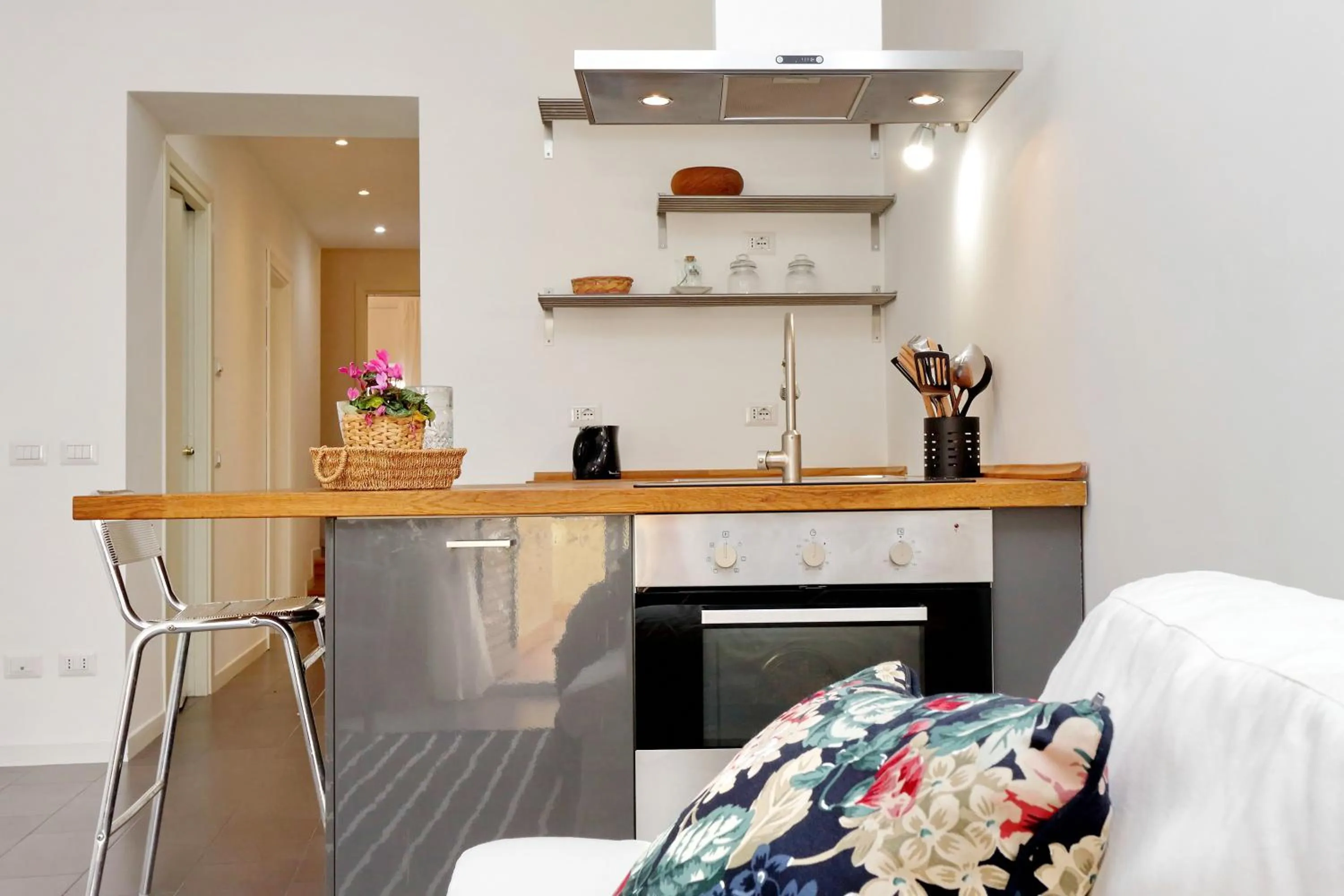 Monti charming apartment - Rome short let Service