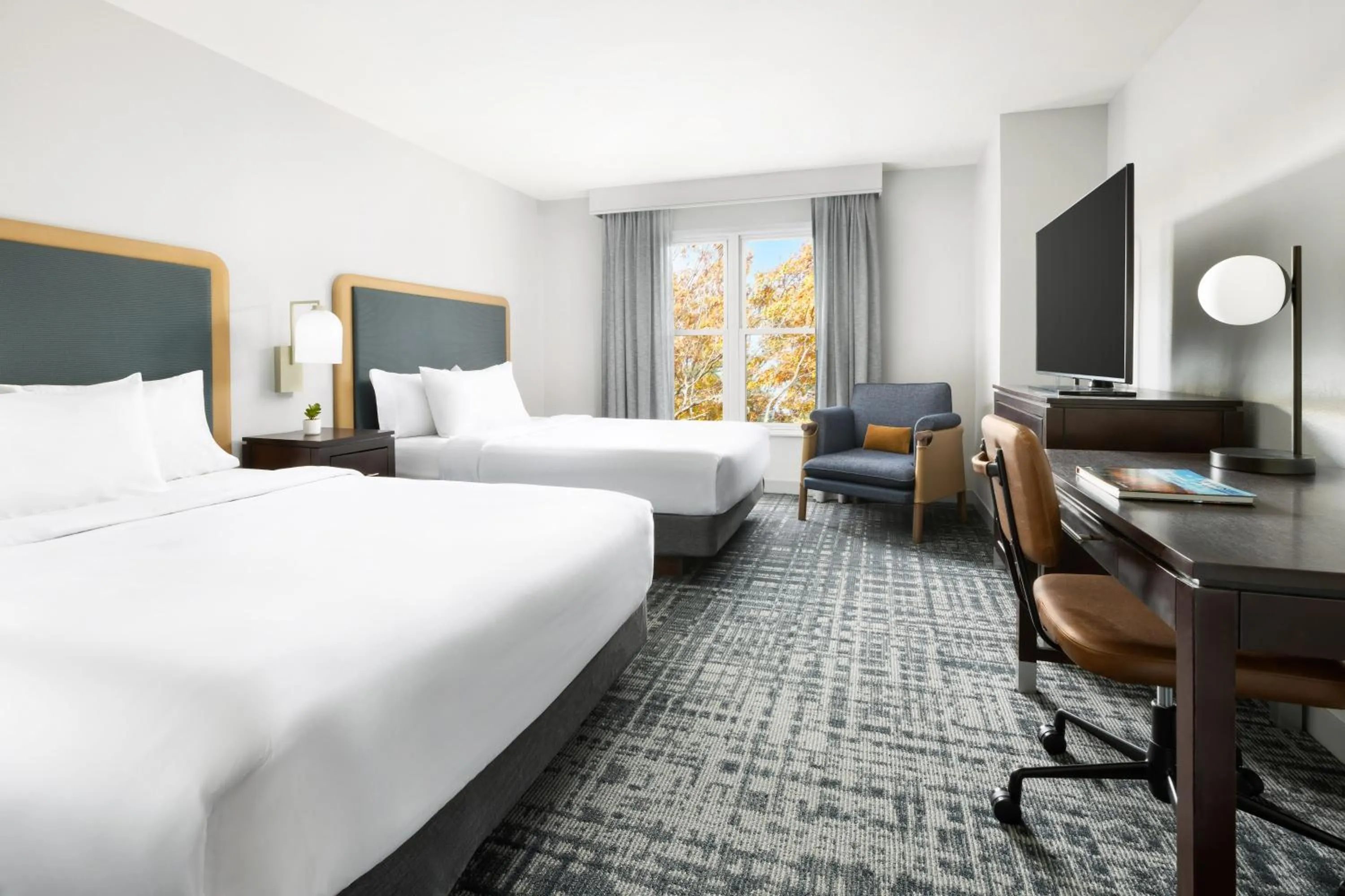 Guests, Bed in Homewood Suites by Hilton Manchester/Airport