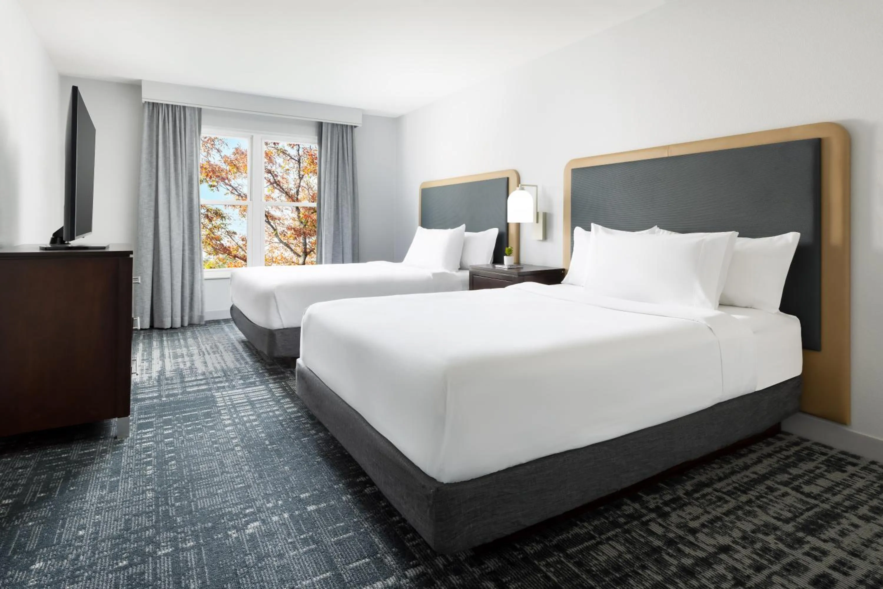 Guests, Bed in Homewood Suites by Hilton Manchester/Airport