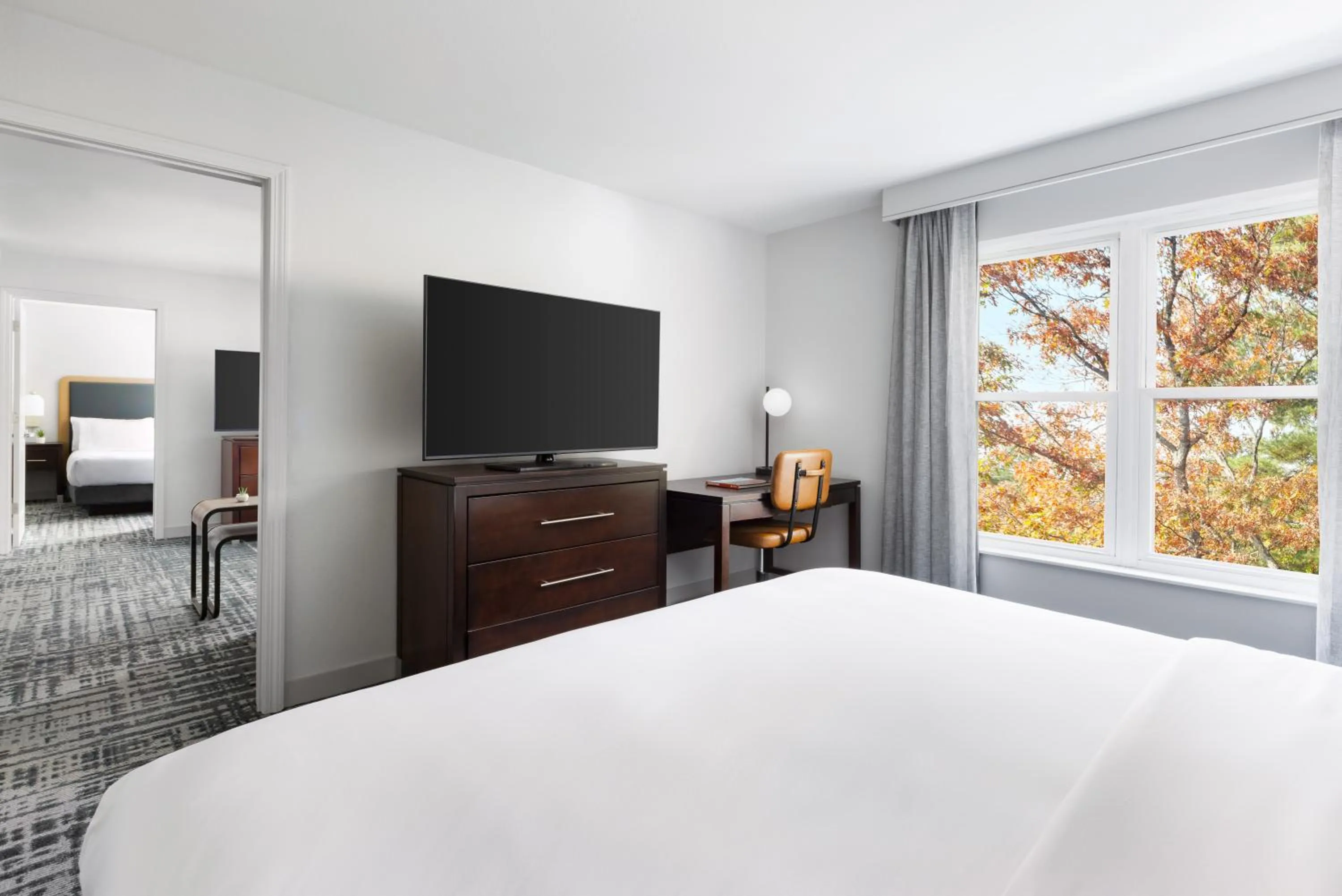 Guests, Bed in Homewood Suites by Hilton Manchester/Airport