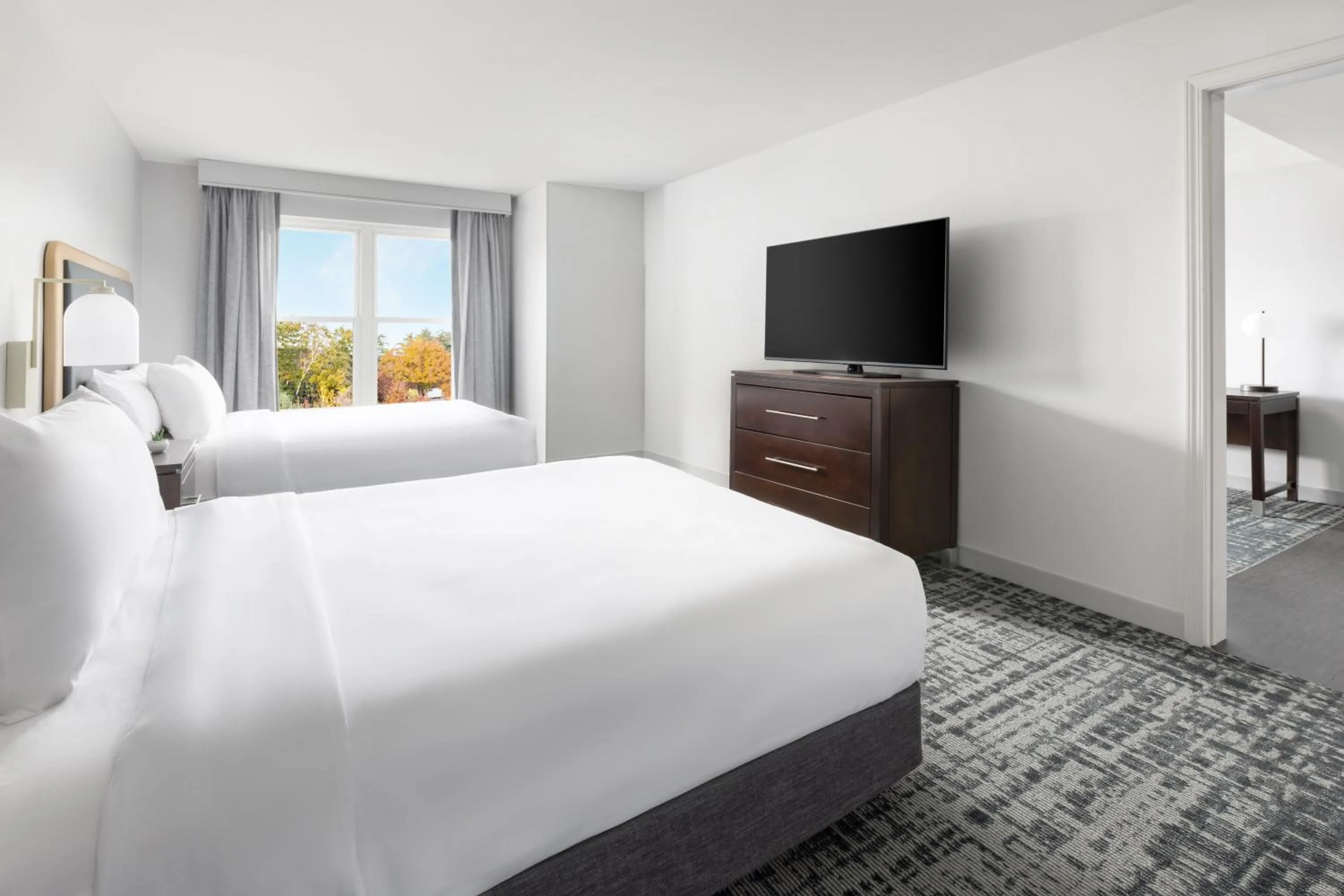 Guests, Bed in Homewood Suites by Hilton Manchester/Airport