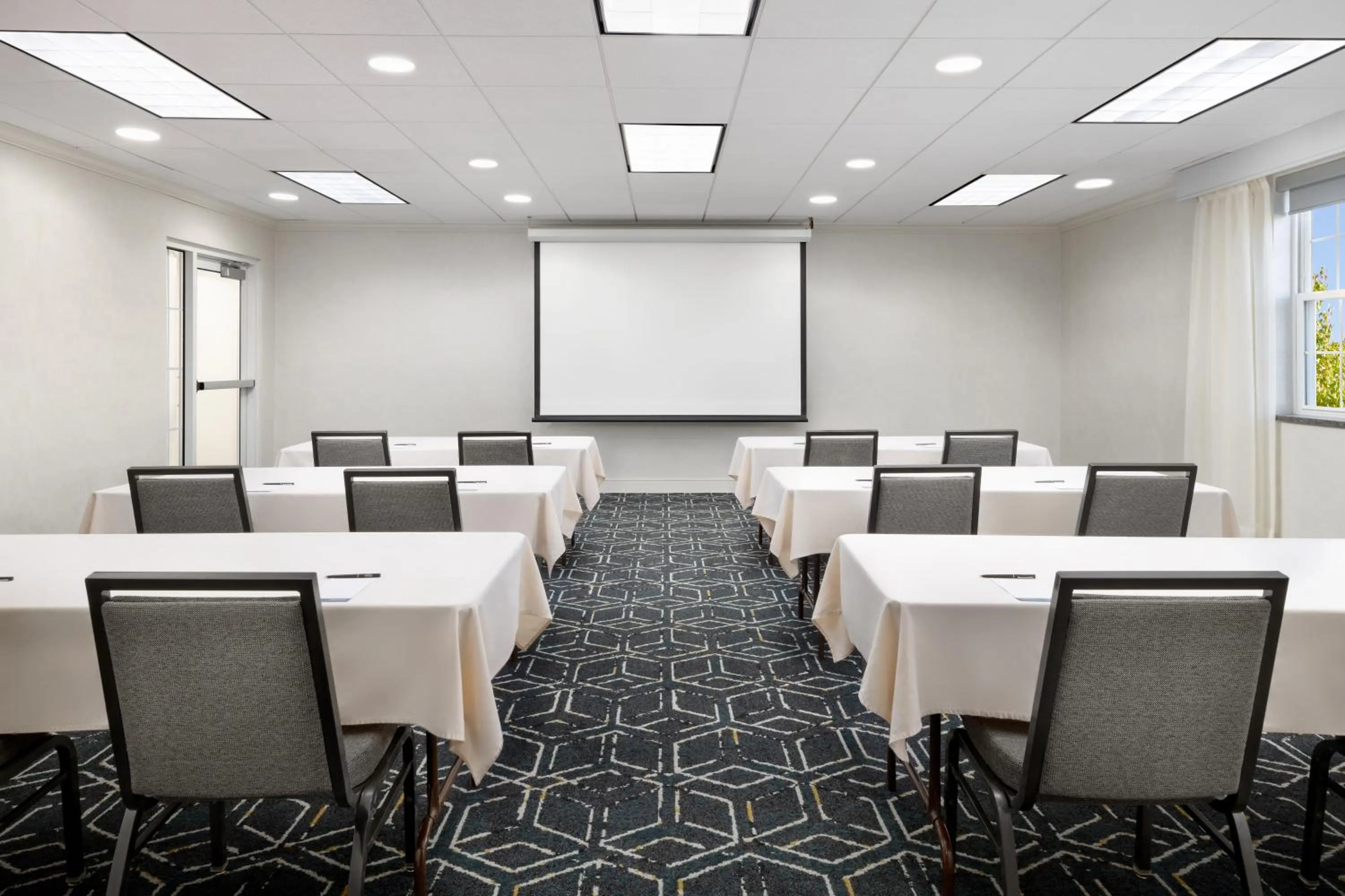 Meeting/conference room in Homewood Suites by Hilton Manchester/Airport