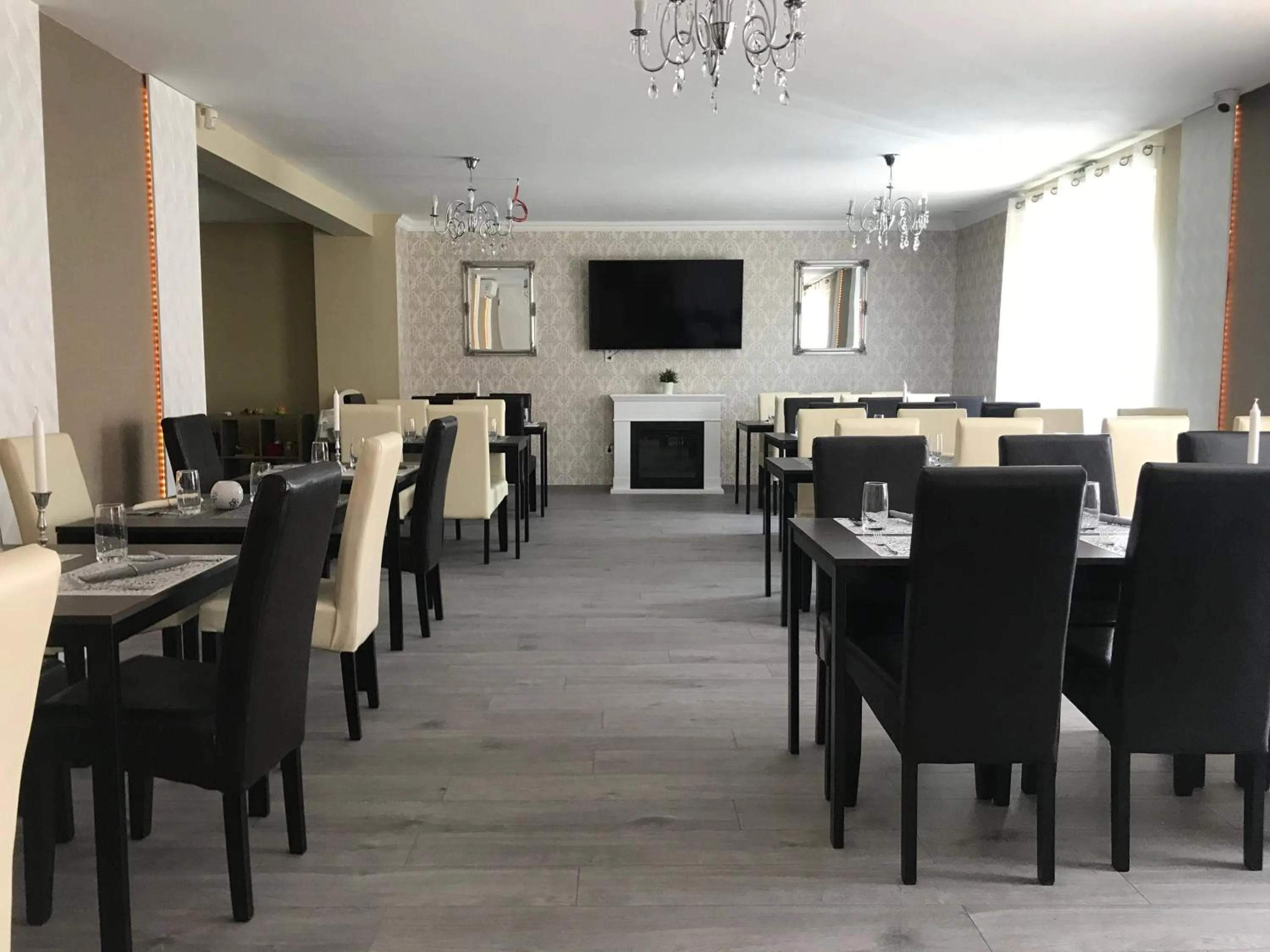 Restaurant/places to eat in Libra Hotel