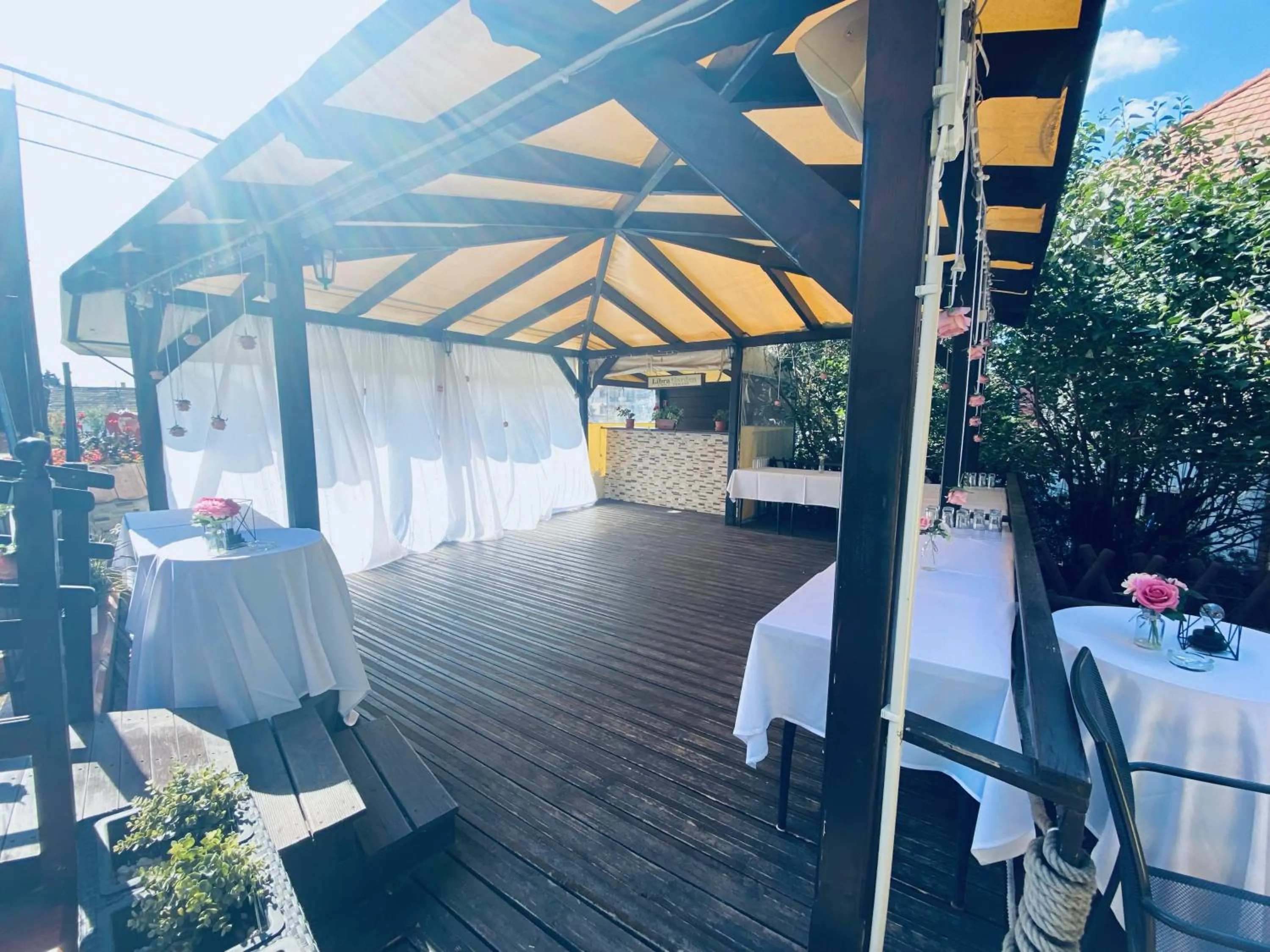 Restaurant/places to eat in Libra Hotel