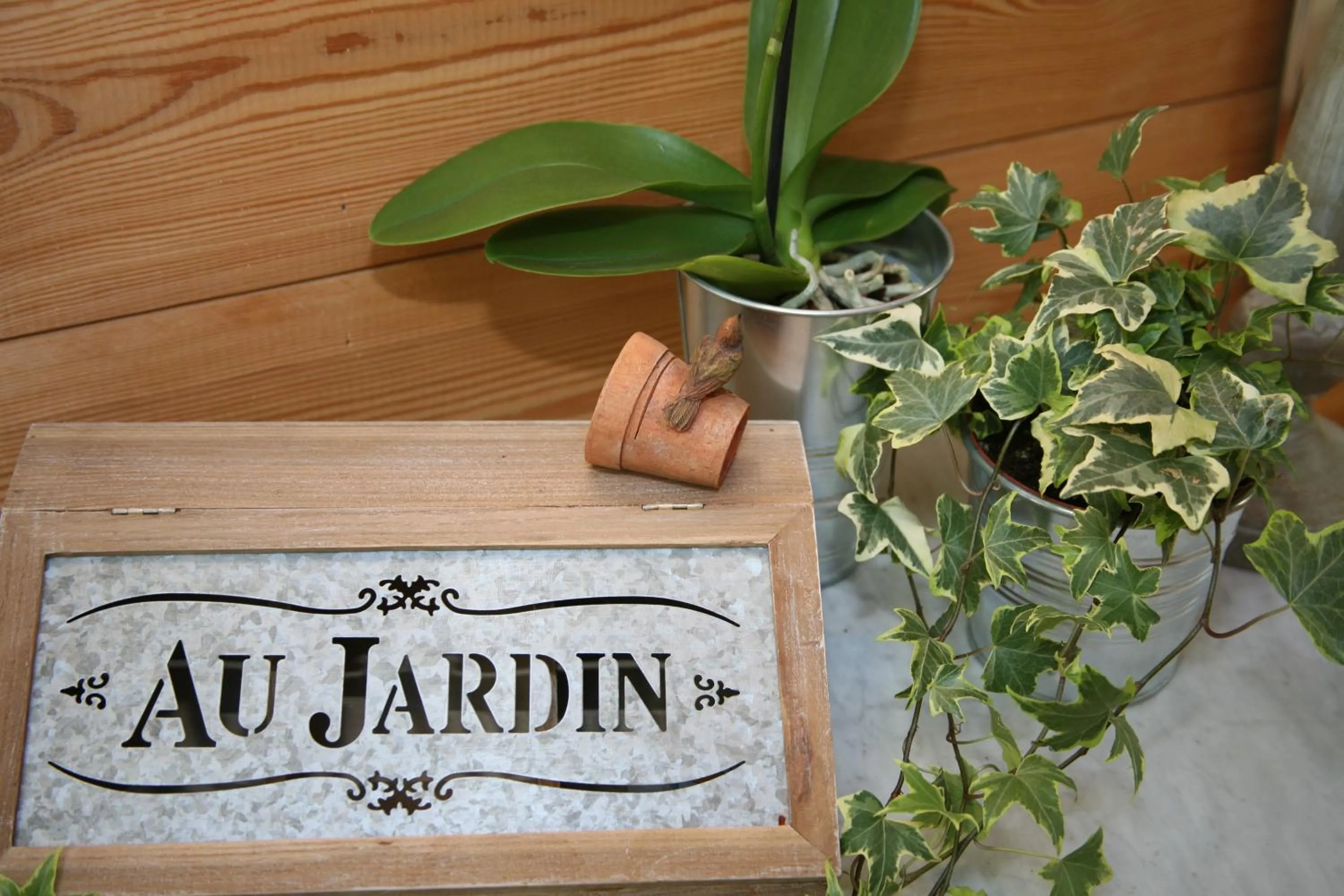 Decorative detail in Chambres "Au Jardin"