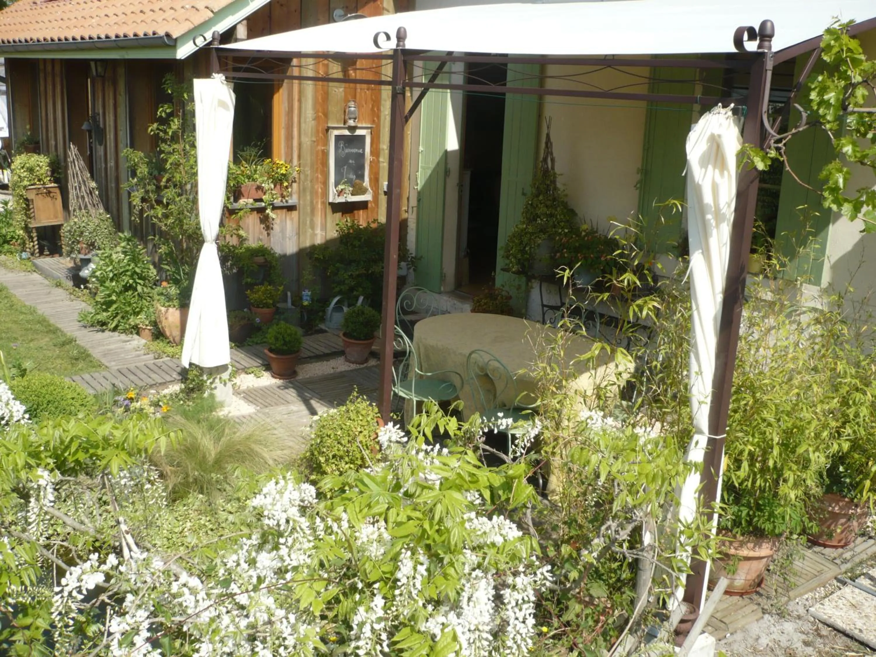 Balcony/Terrace in Chambres "Au Jardin"