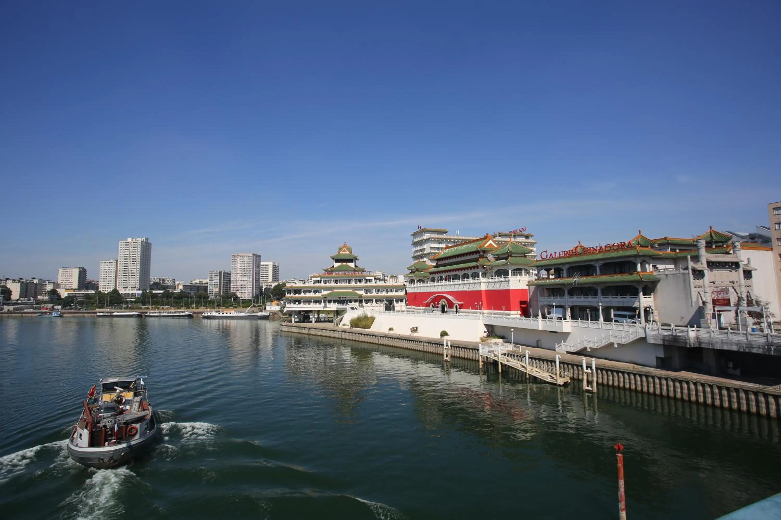 Nearby landmark in Hôtel Huatian Chinagora