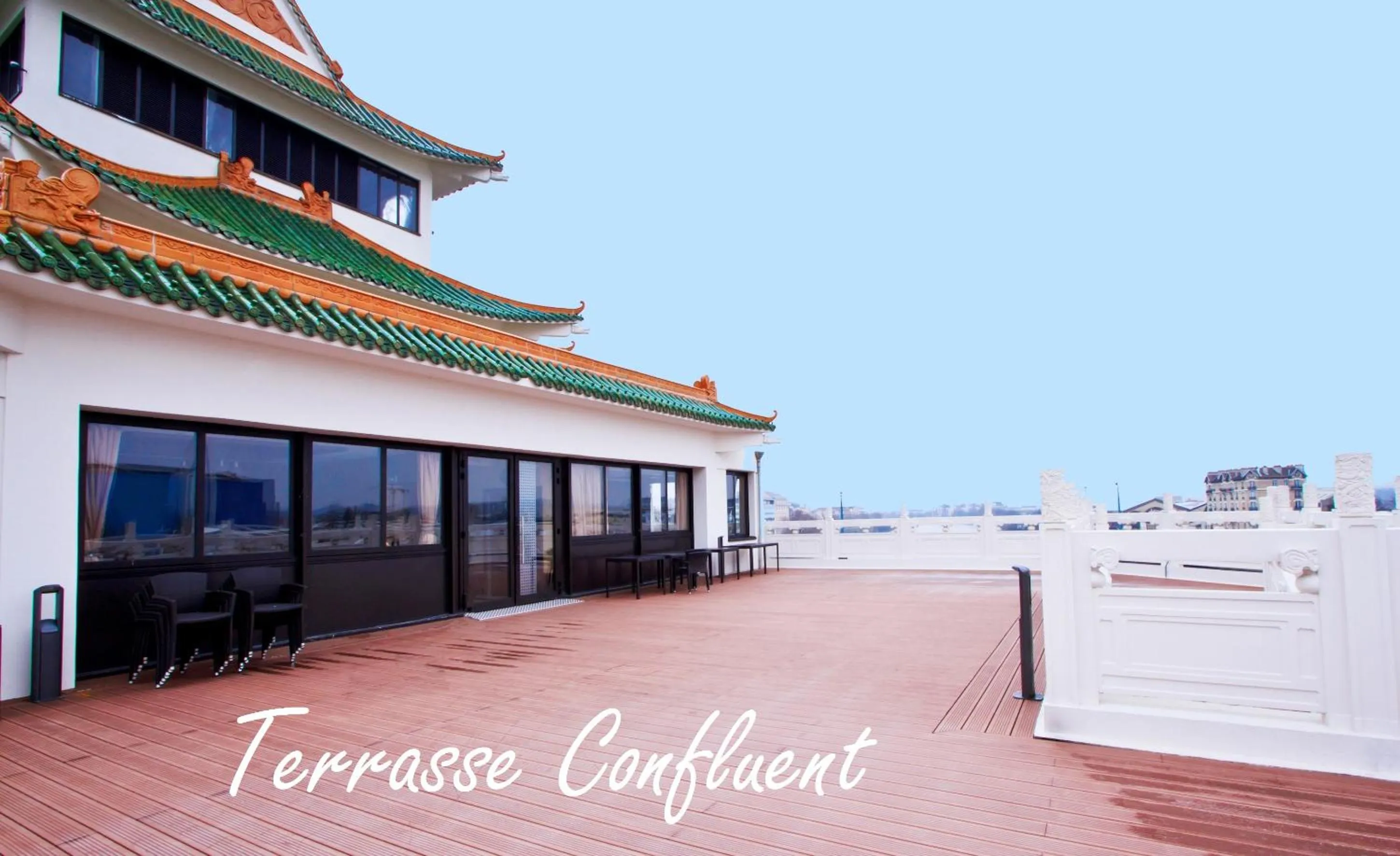 Text overlay in Hôtel Huatian Chinagora