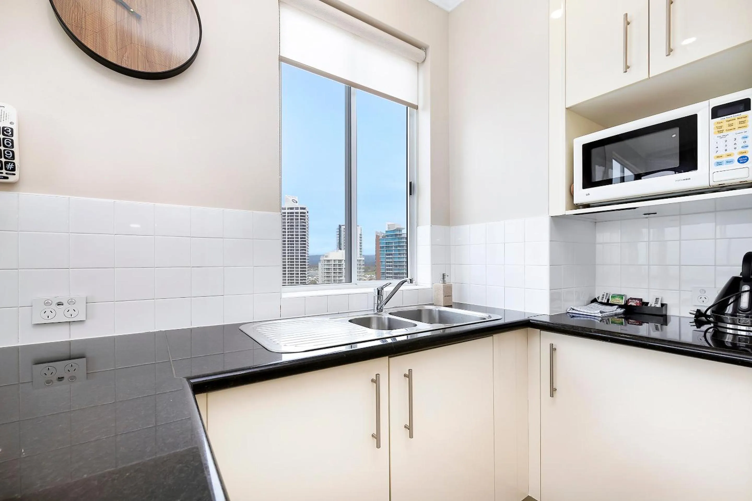 Kitchen or kitchenette in Pacific Views Resort