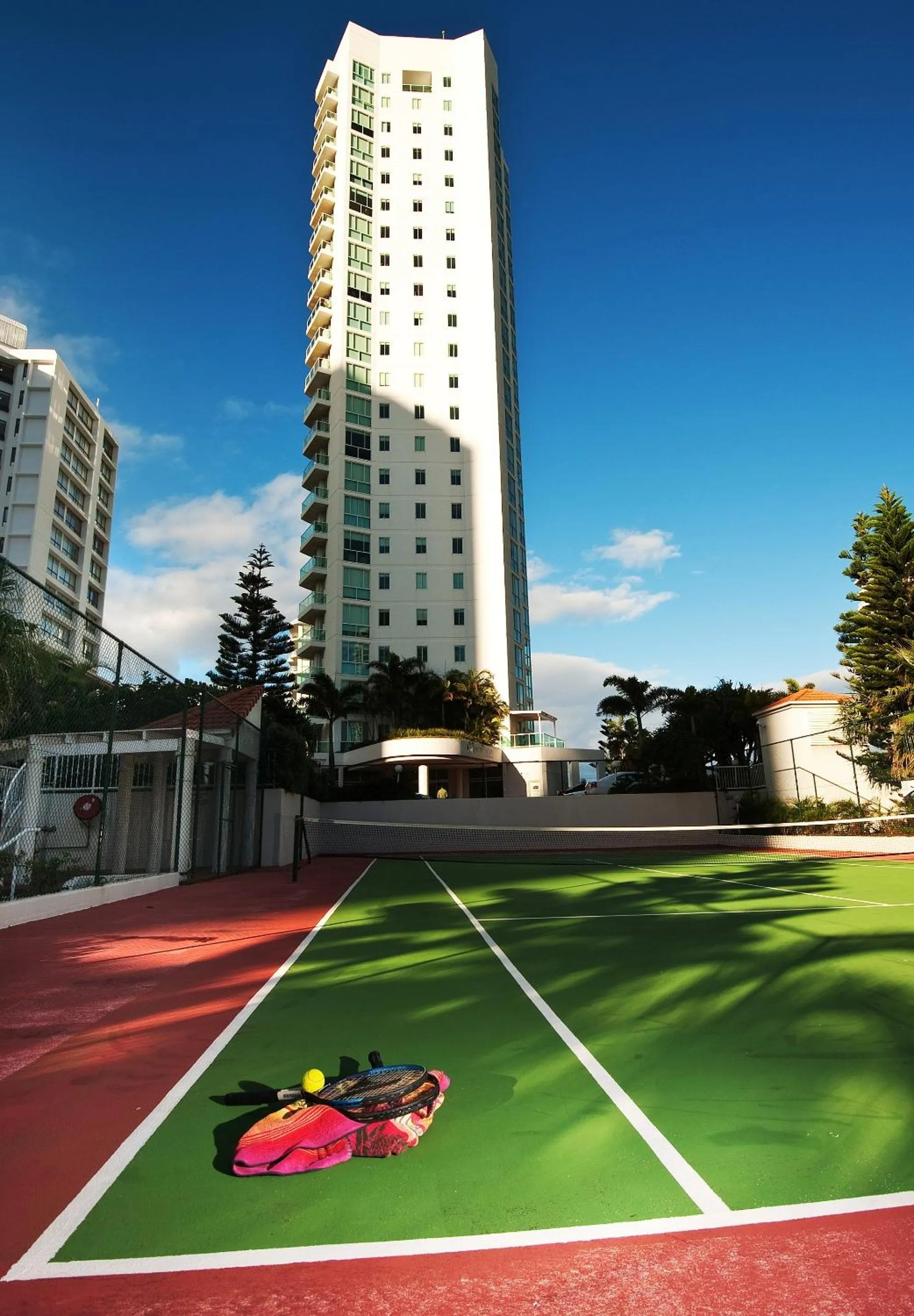 Tennis court in Pacific Views Resort