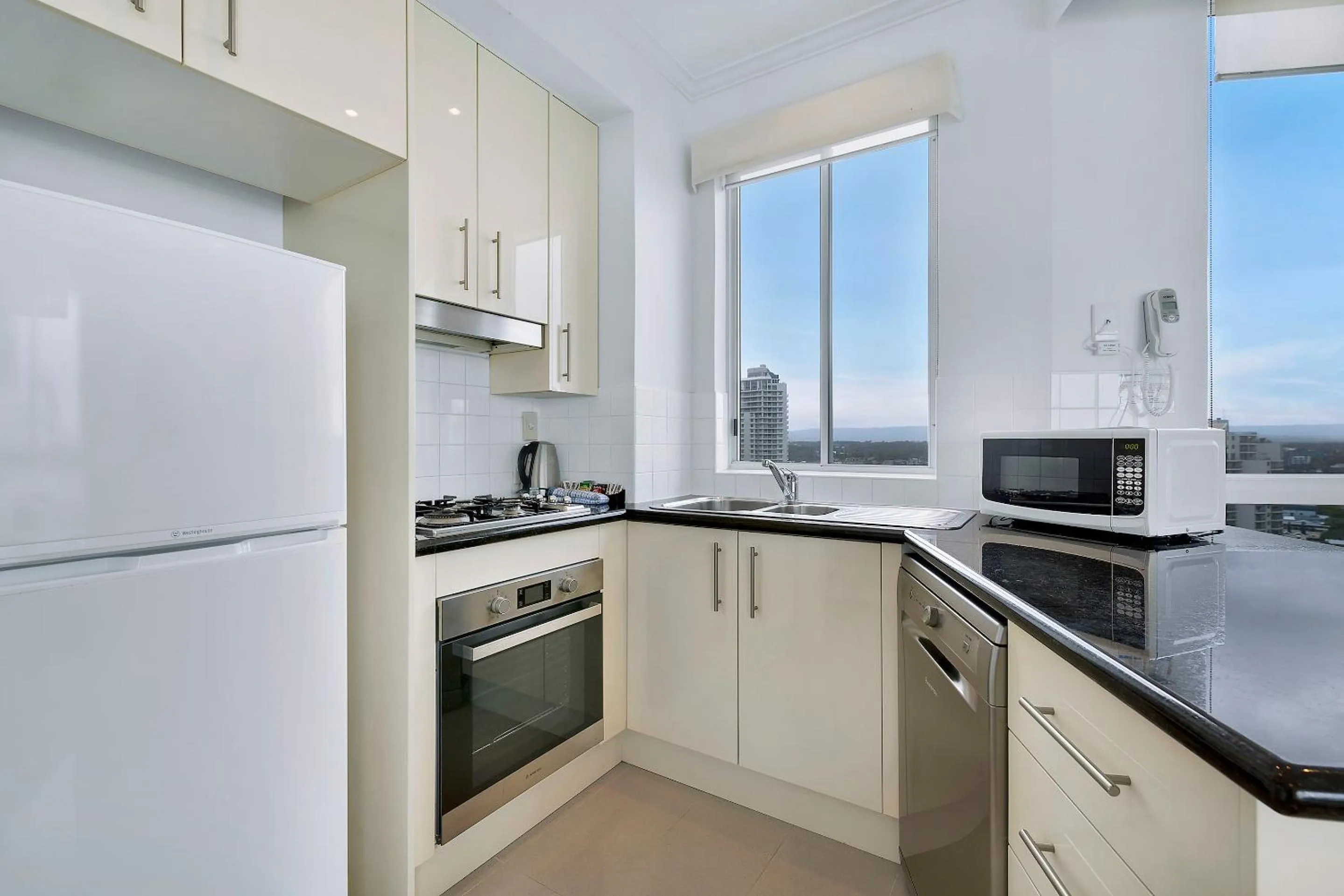 Kitchen or kitchenette in Pacific Views Resort