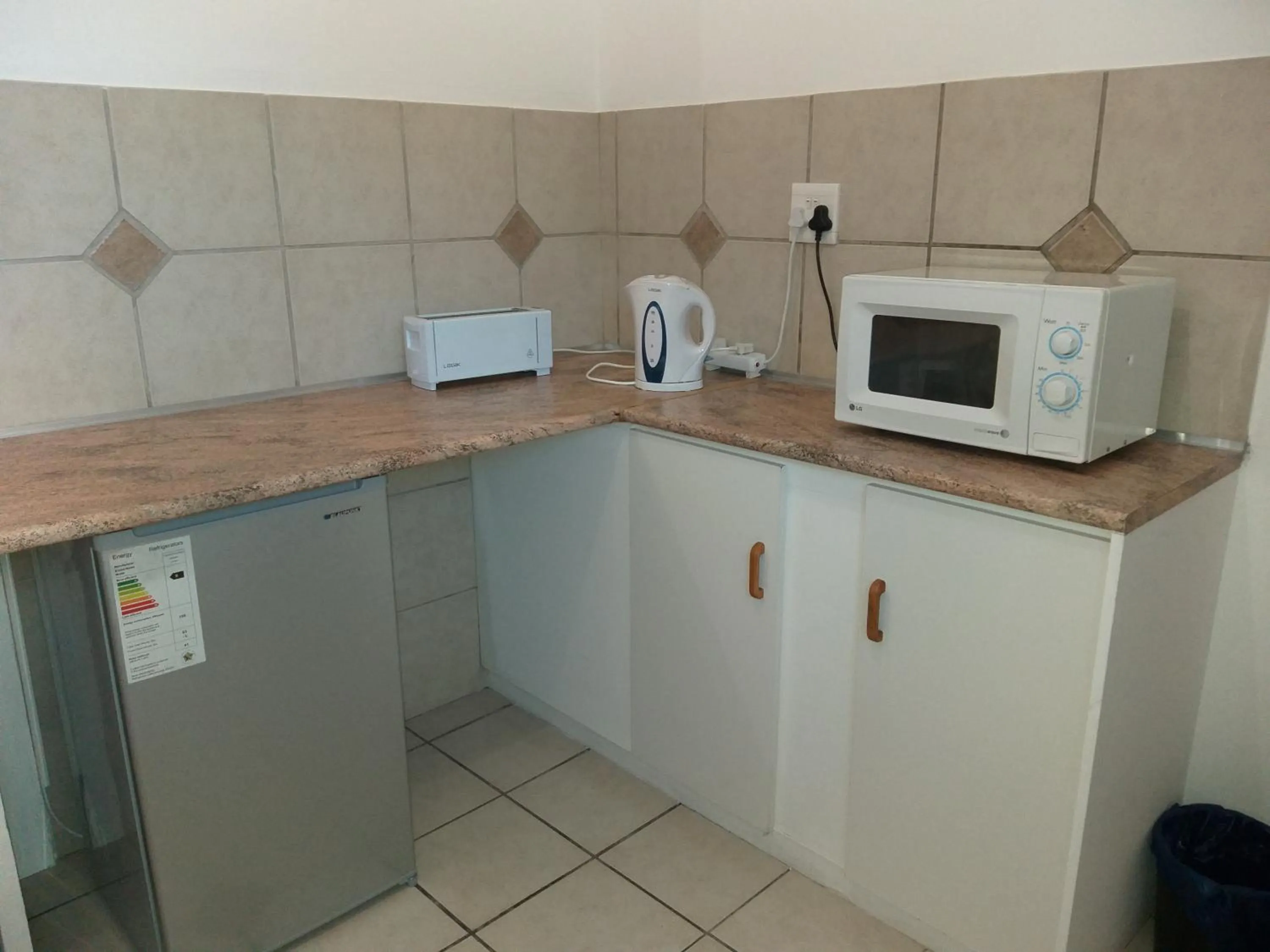 Kitchen or kitchenette in DJ'S B&B in Table View Cape Town