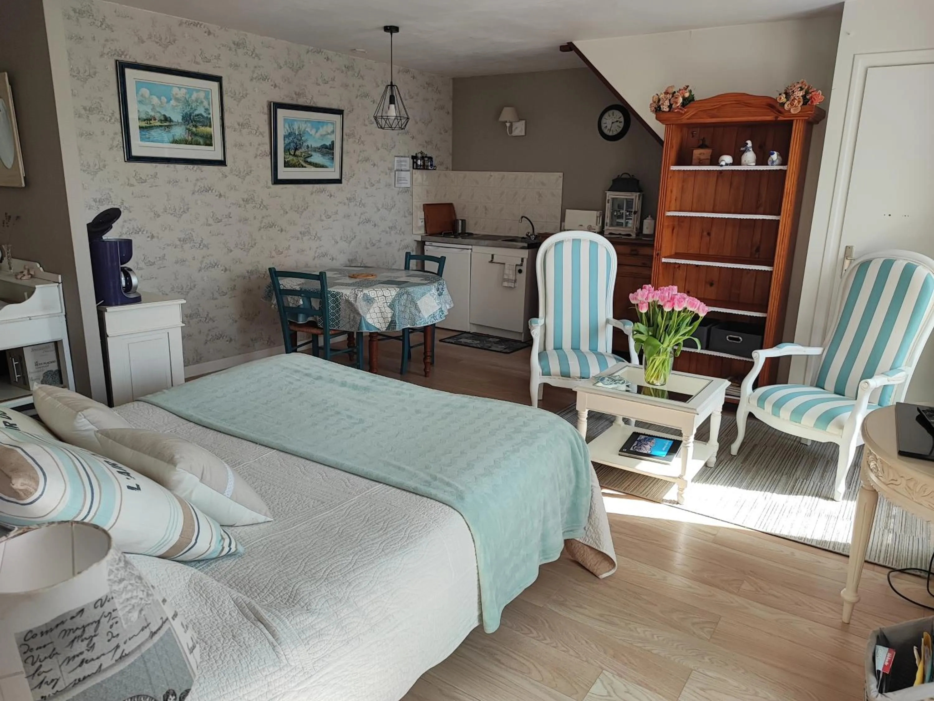 Kitchen or kitchenette in Les Hortensias de Kerbarch