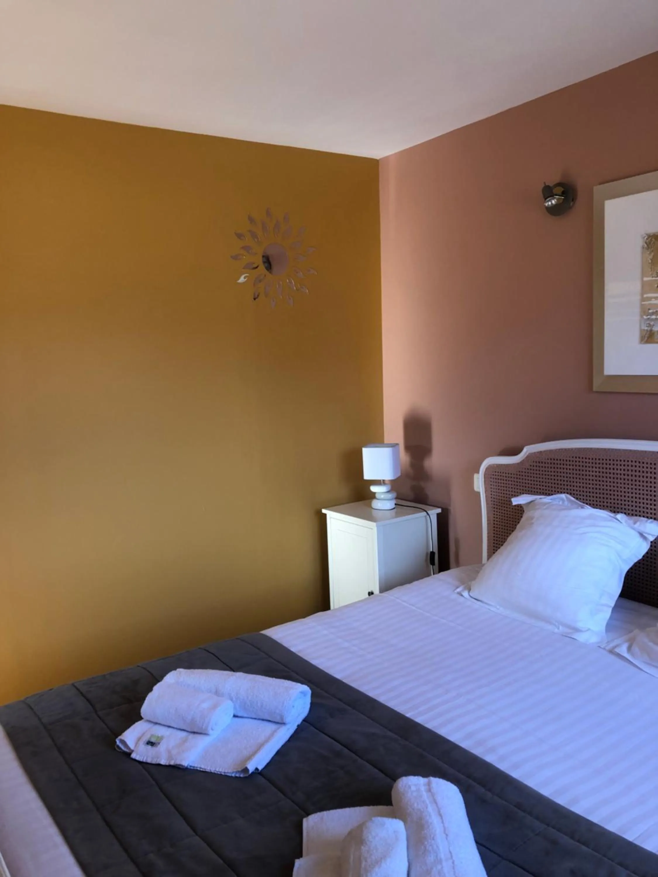 Bed in Hotel L'Oustau de la Font