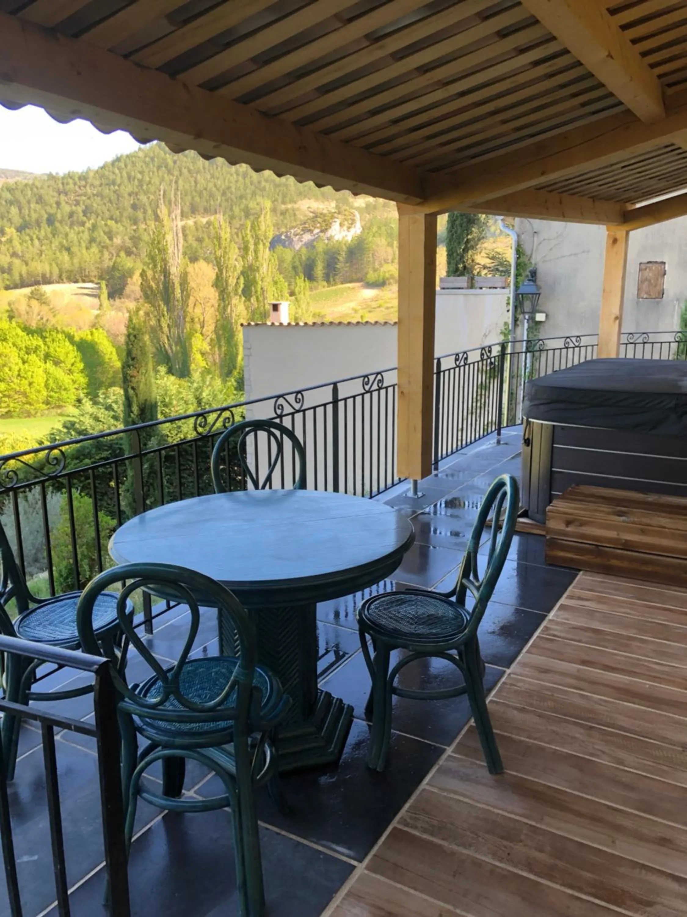 Patio in Hotel L'Oustau de la Font