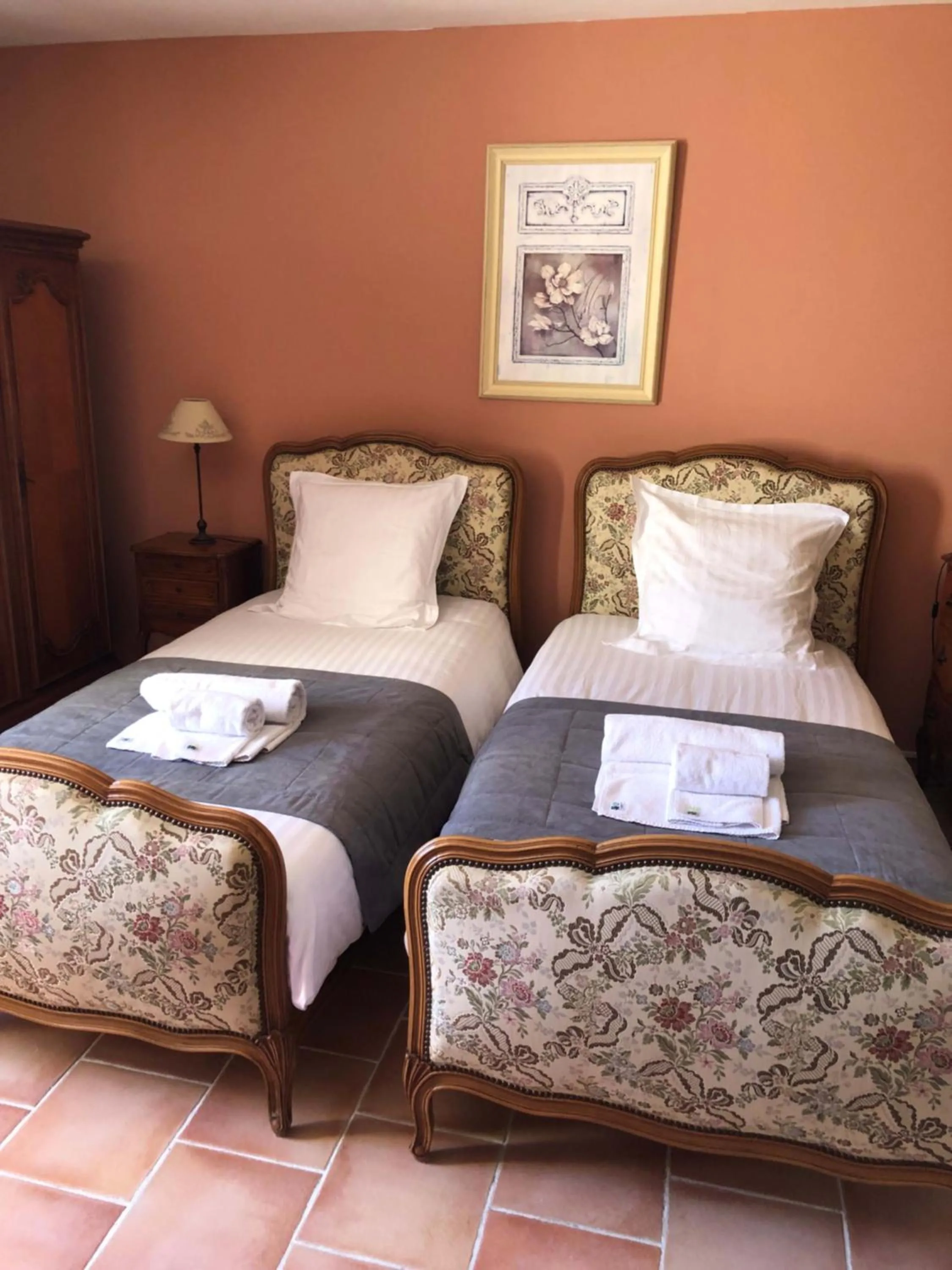 Bed in Hotel L'Oustau de la Font